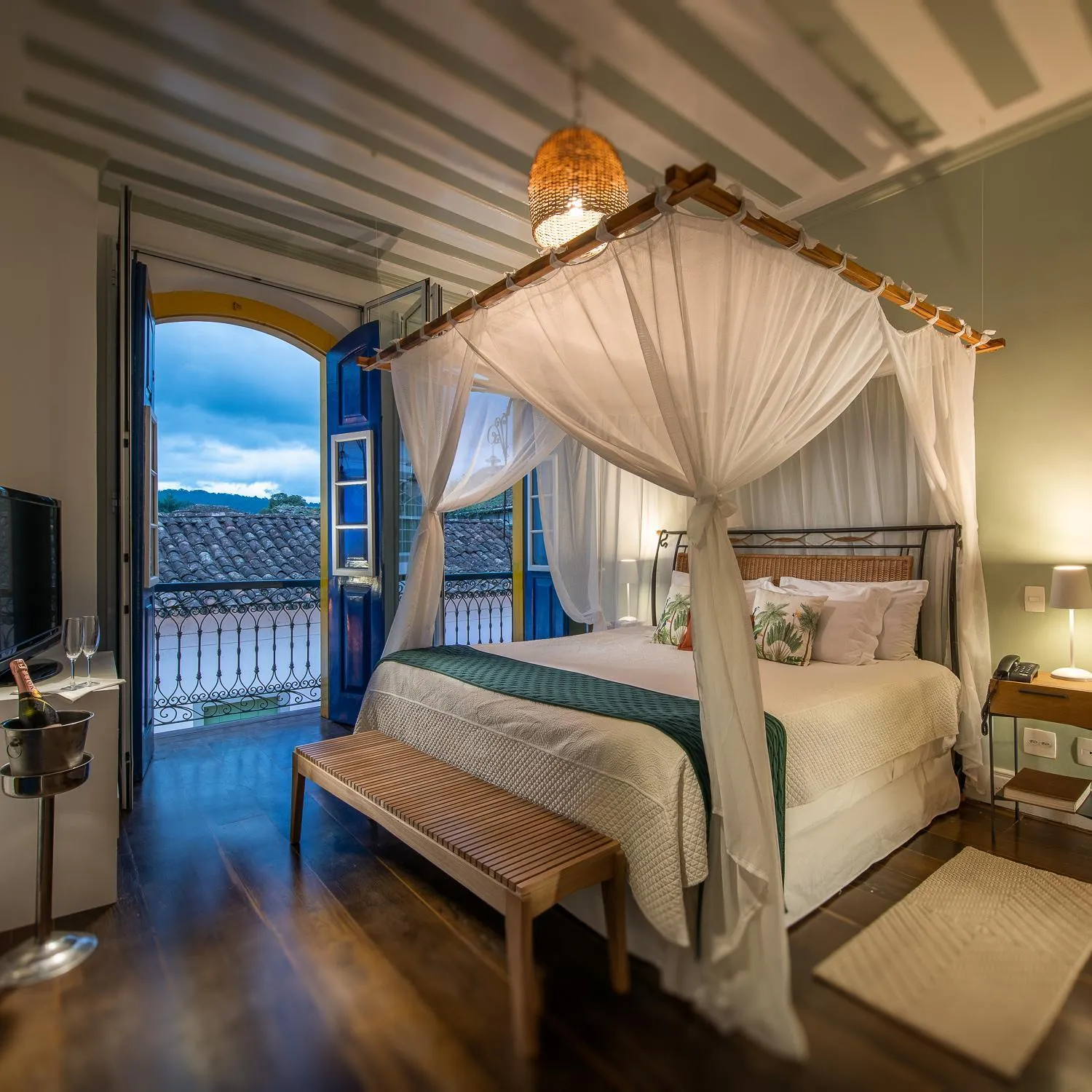 Photo of the whole room, Bed in Sandi Hotel