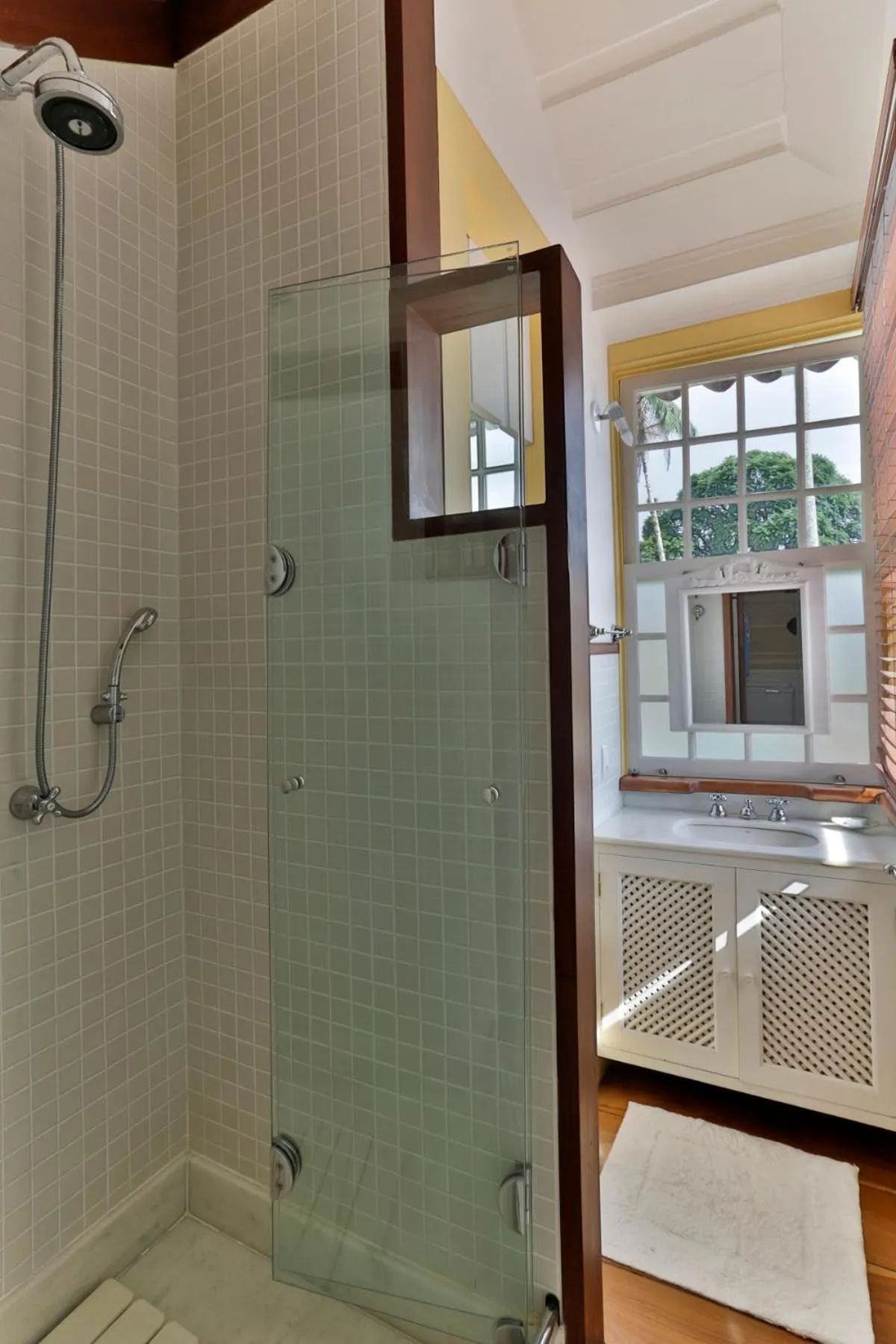 Bathroom in Sandi Hotel