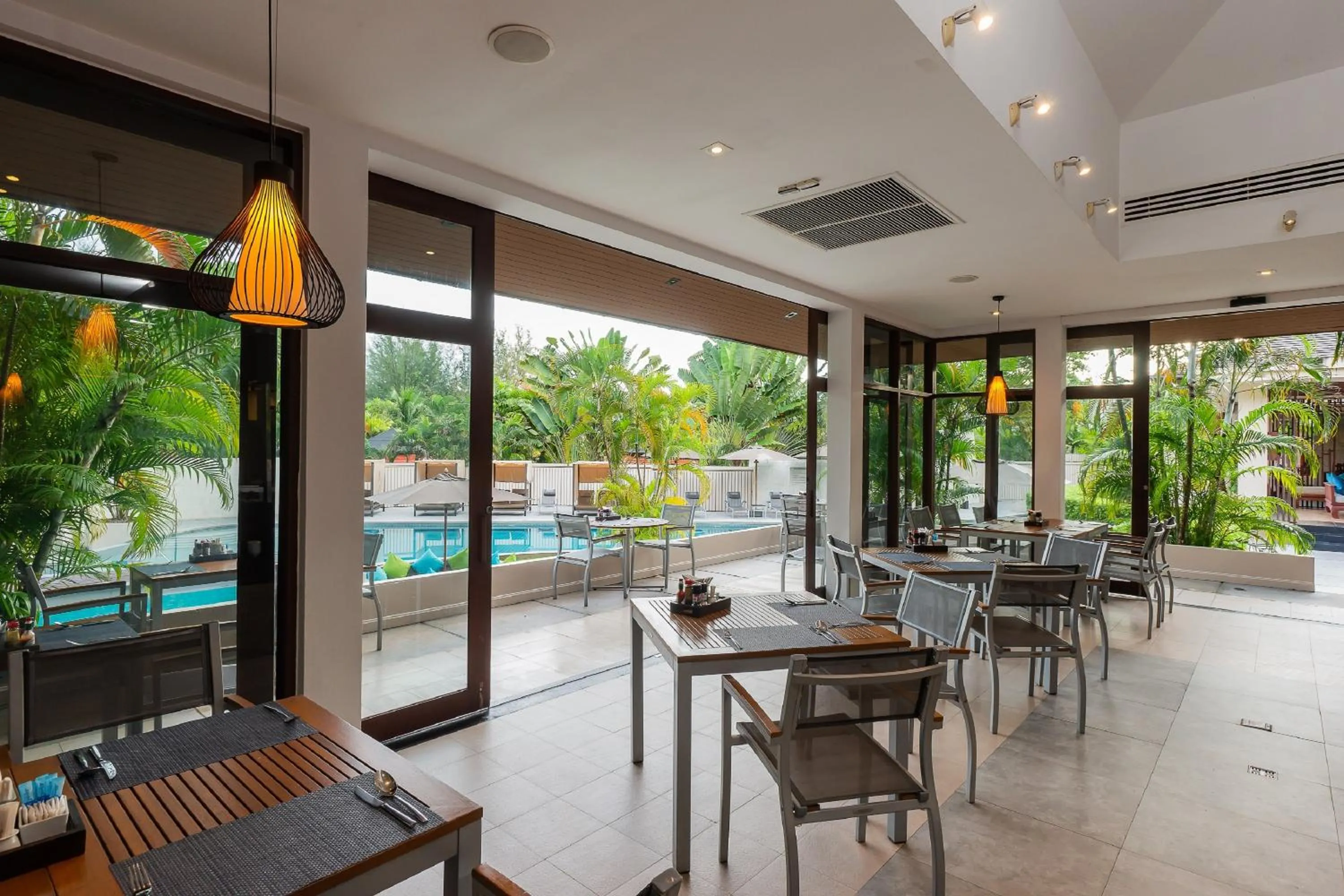 Restaurant/places to eat in Dewa Phuket Resort & Villas