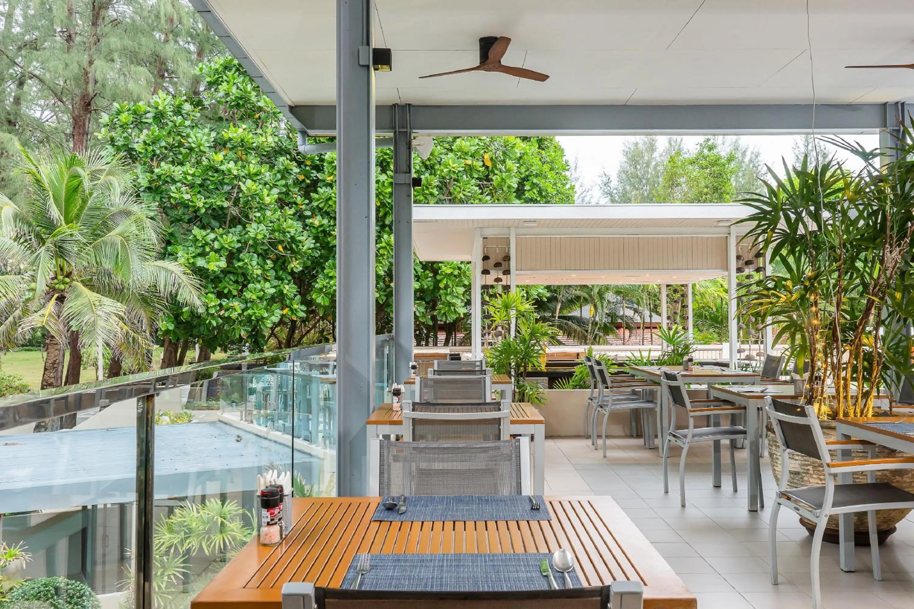 Restaurant/places to eat in Dewa Phuket Resort & Villas