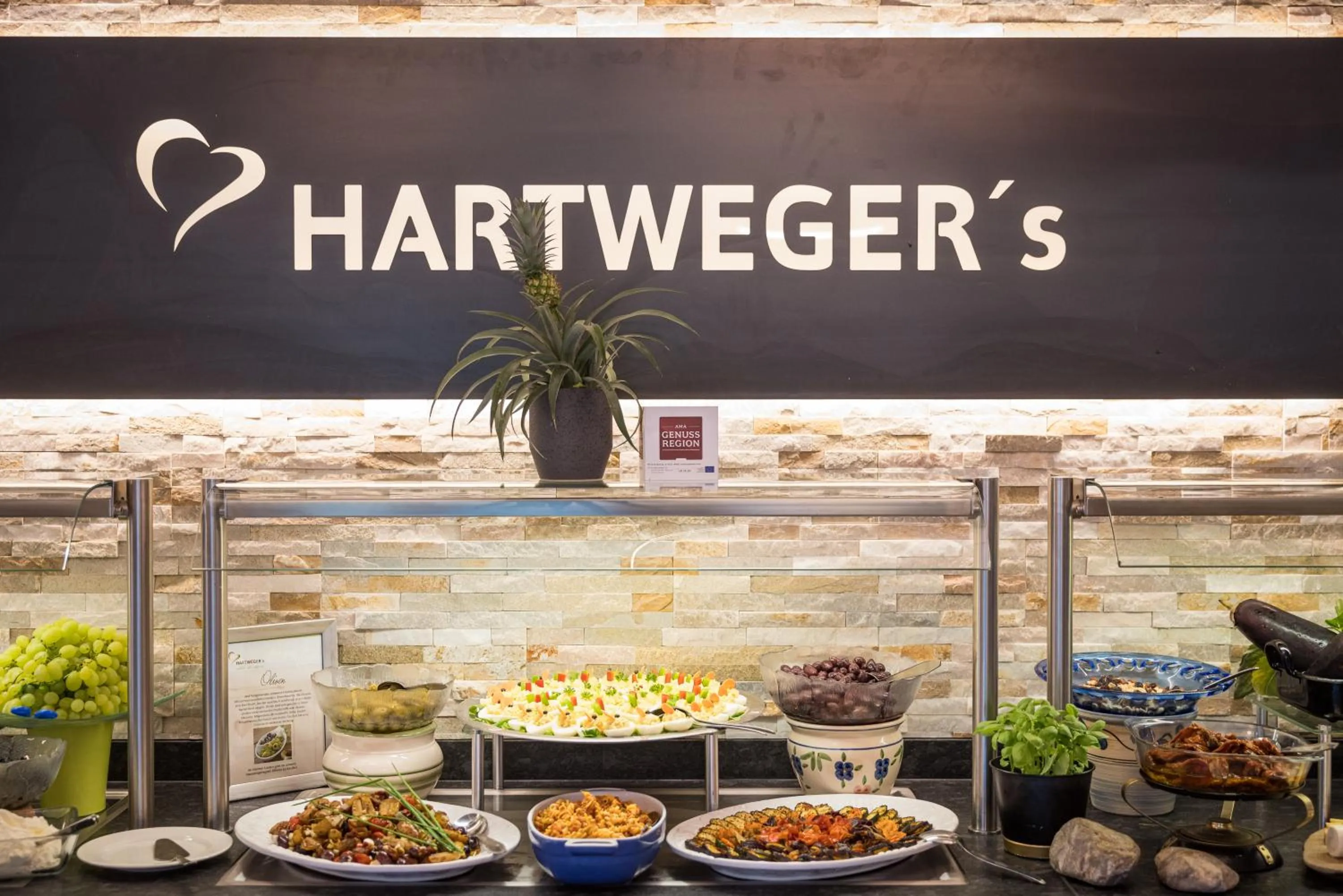 Restaurant/places to eat in Hartweger's Hotel