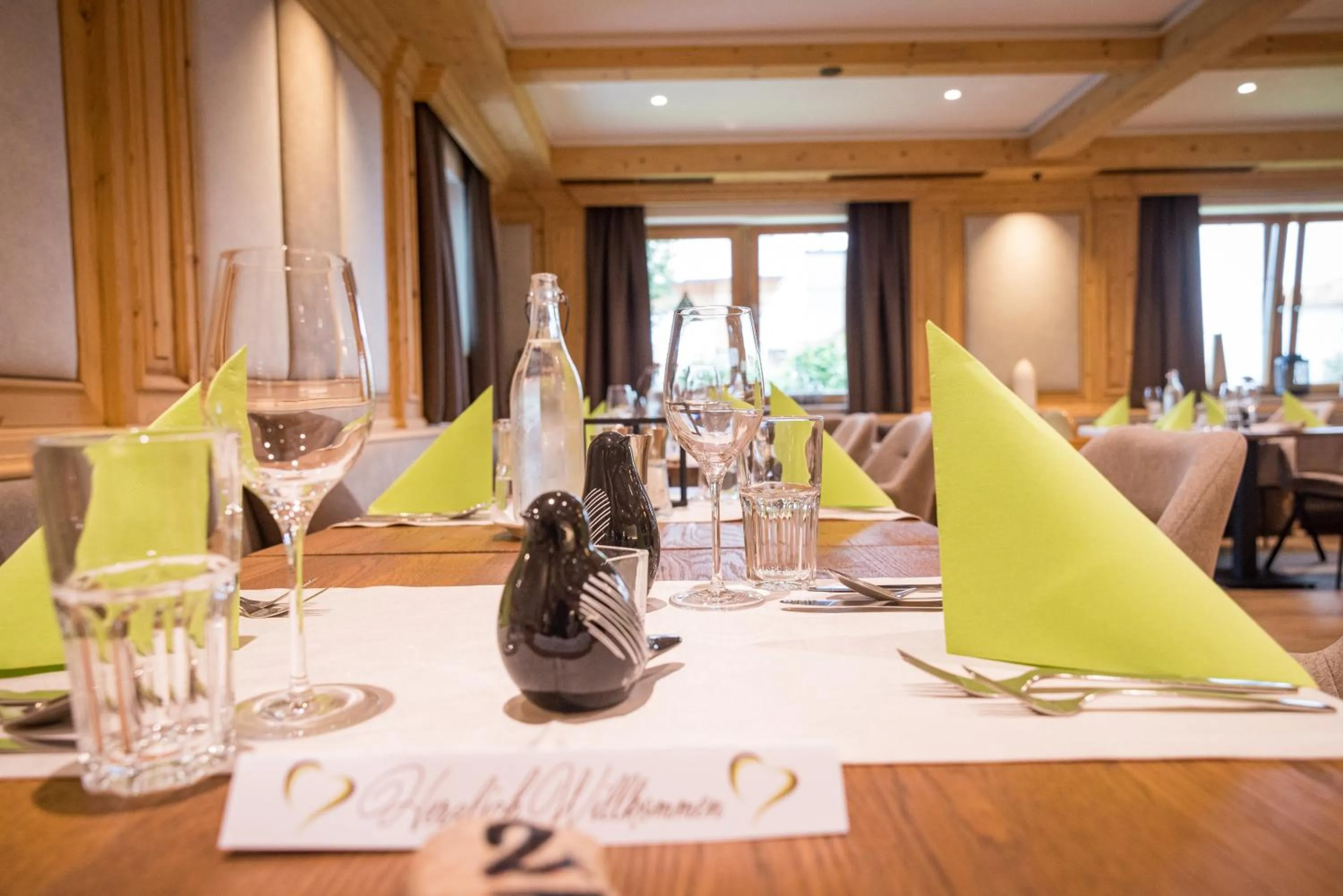 Restaurant/places to eat in Hartweger's Hotel