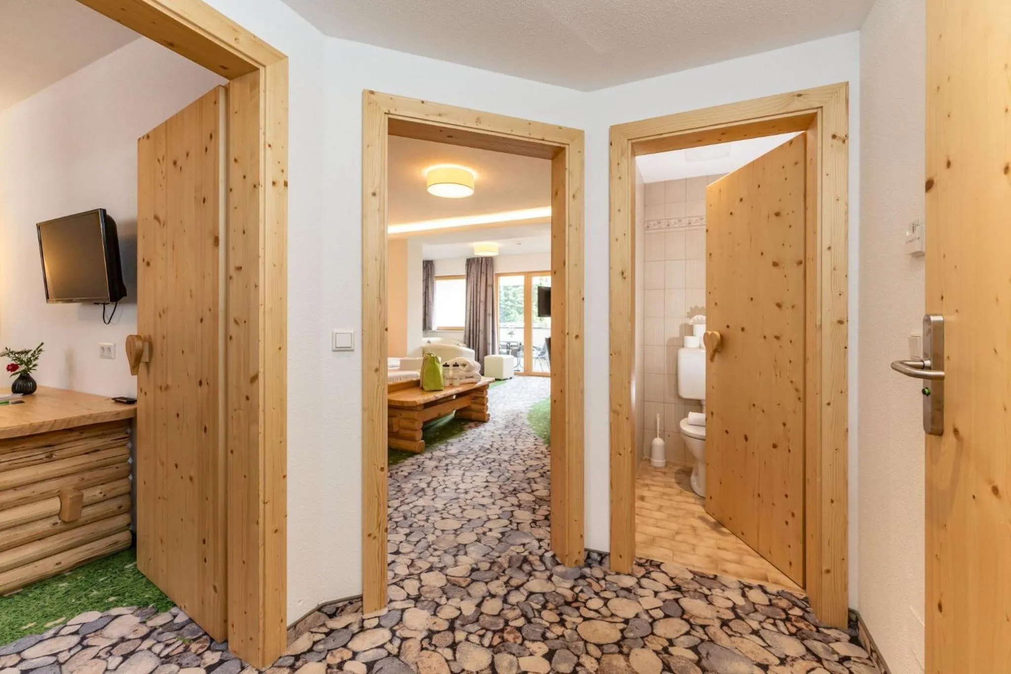 Photo of the whole room, Bed in Hartweger's Hotel