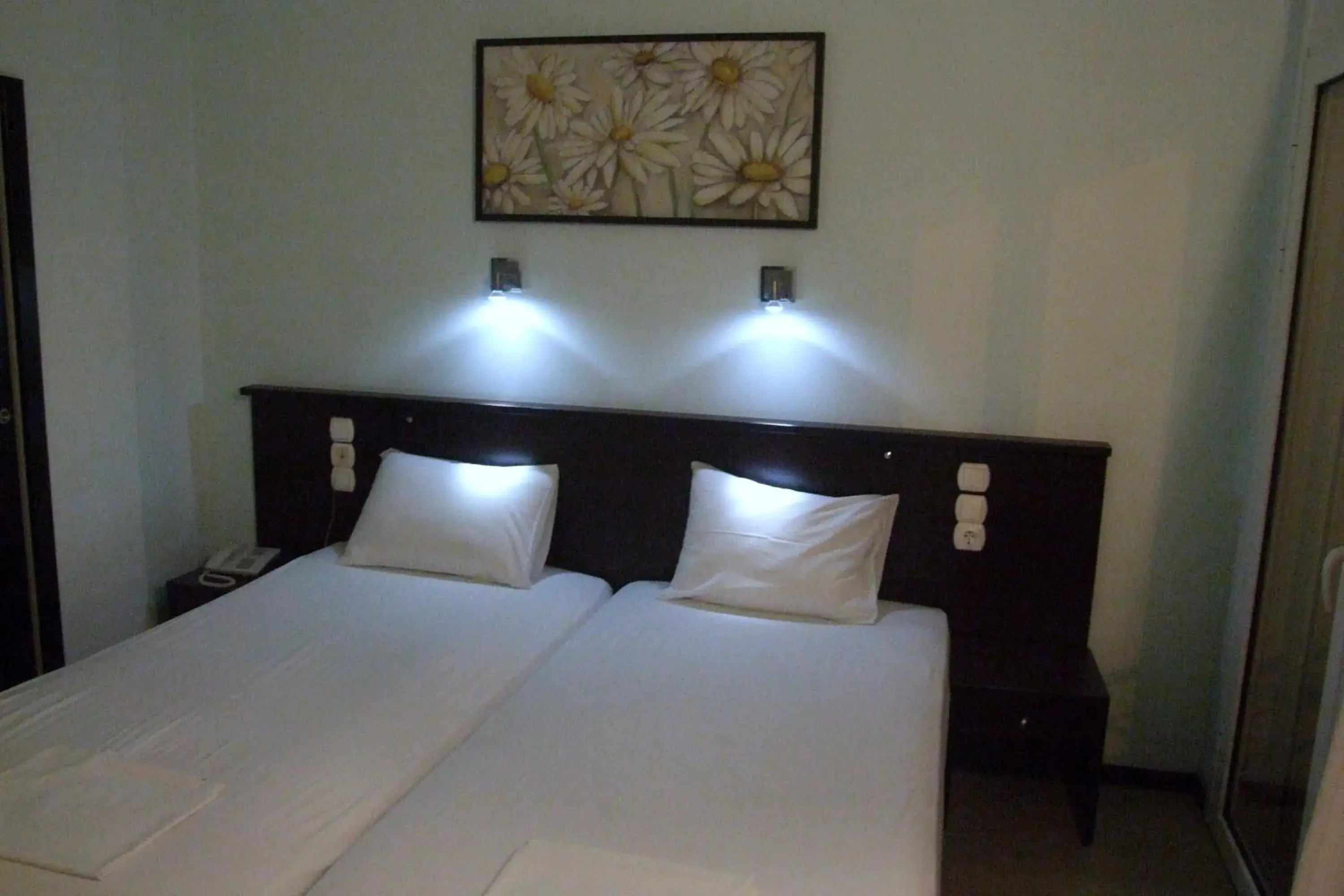 Twin Room in Hotel Georgios Twin Room in Hotel Georgios