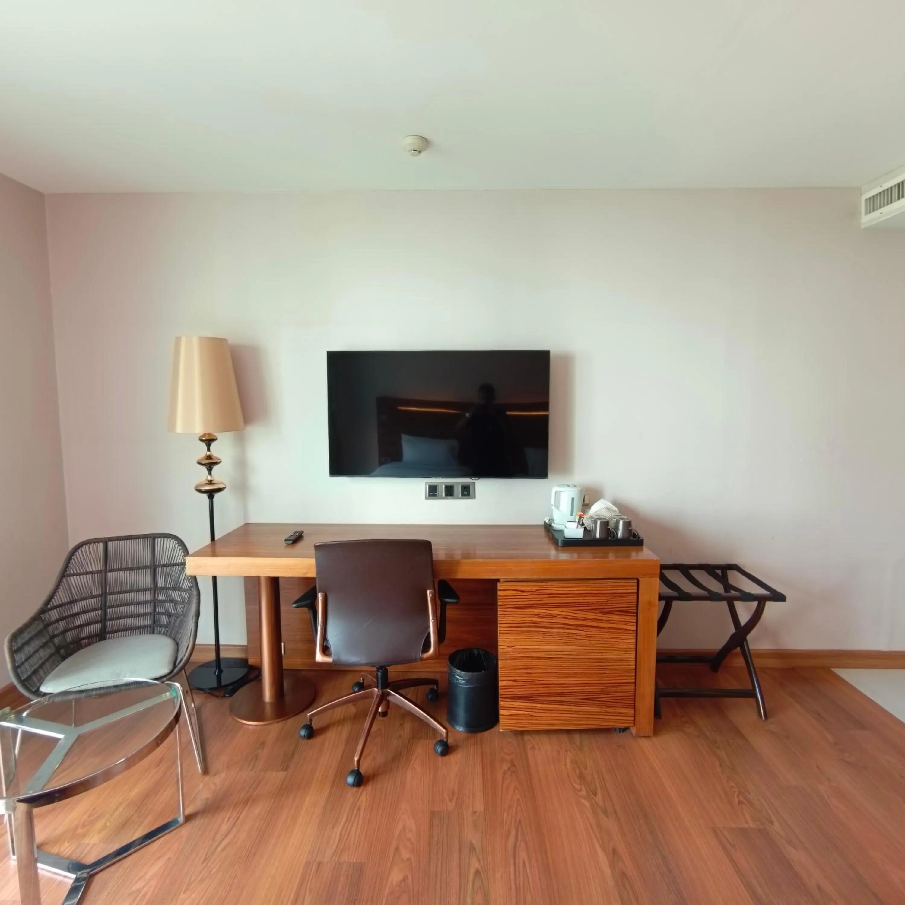 TV and multimedia in Sacha's Hotel Uno