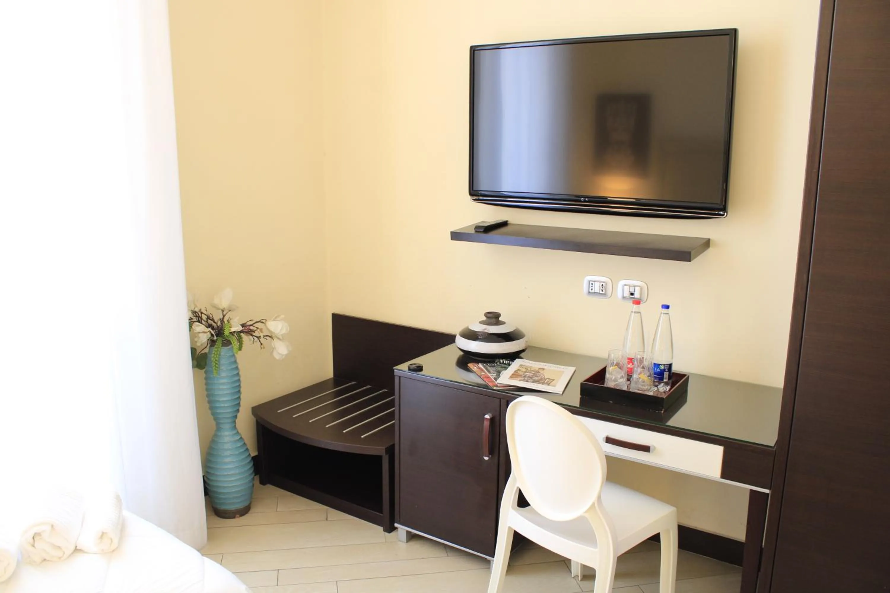 TV and multimedia, TV/Entertainment Center in Hotel Ferdinando II