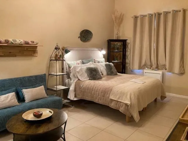 Bedroom, Bed in The Corner Noirmoutier