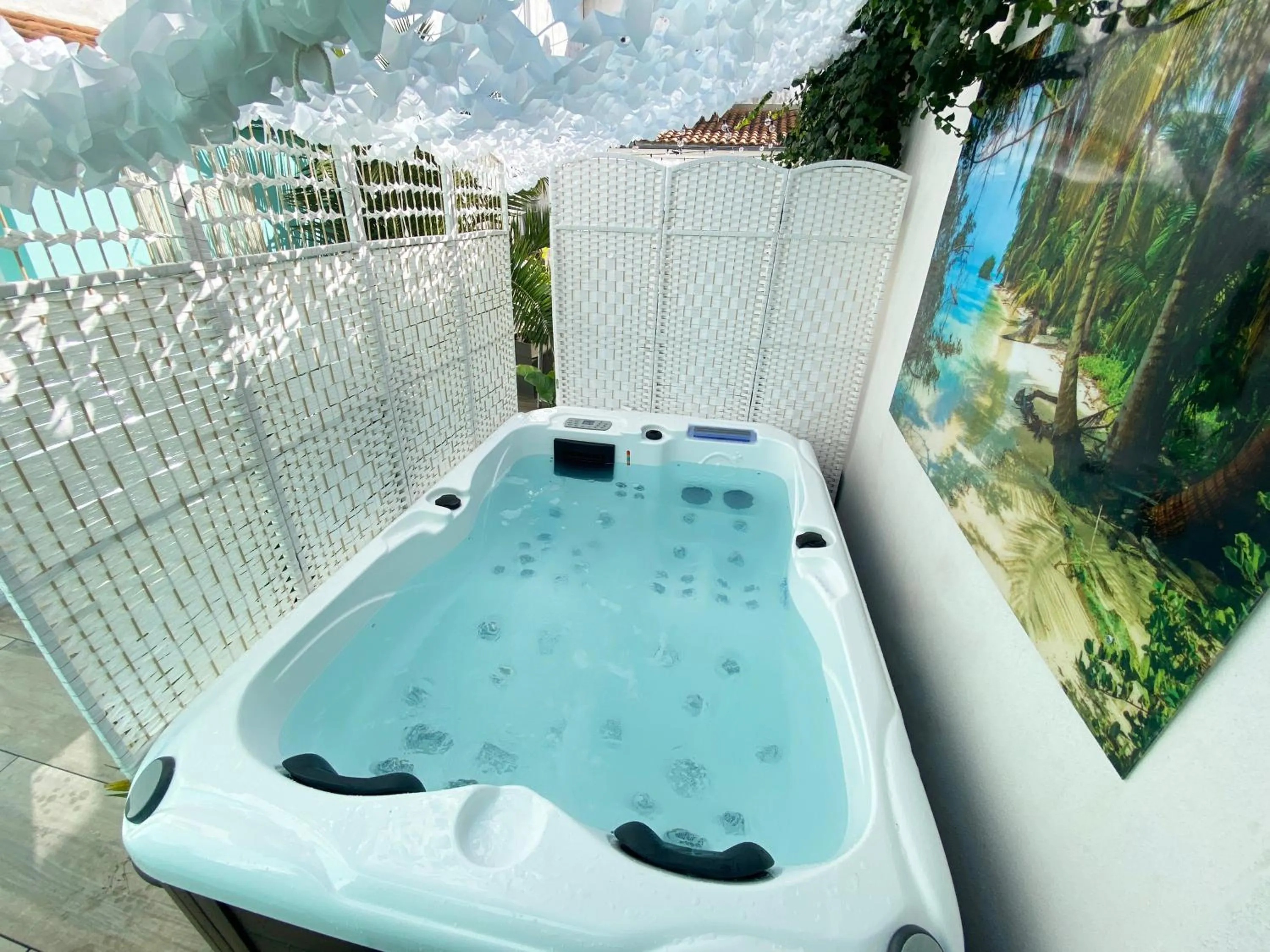 Hot Tub in The Corner Noirmoutier