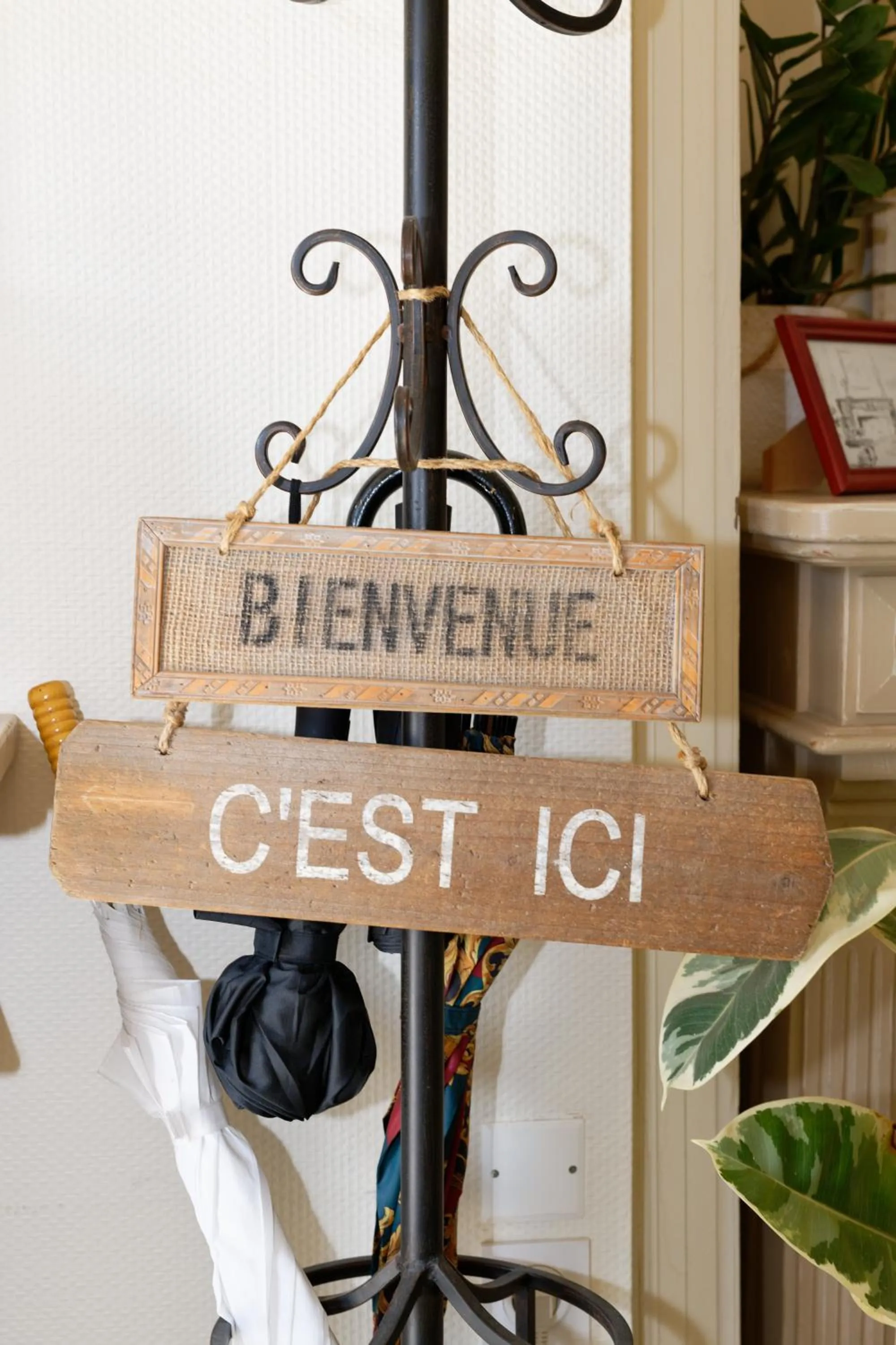 Decorative detail in The Corner Noirmoutier