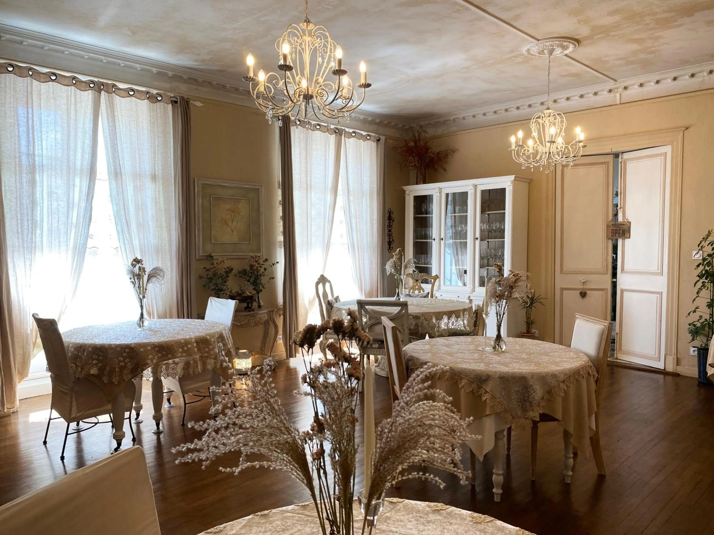 Dining area in The Corner Noirmoutier
