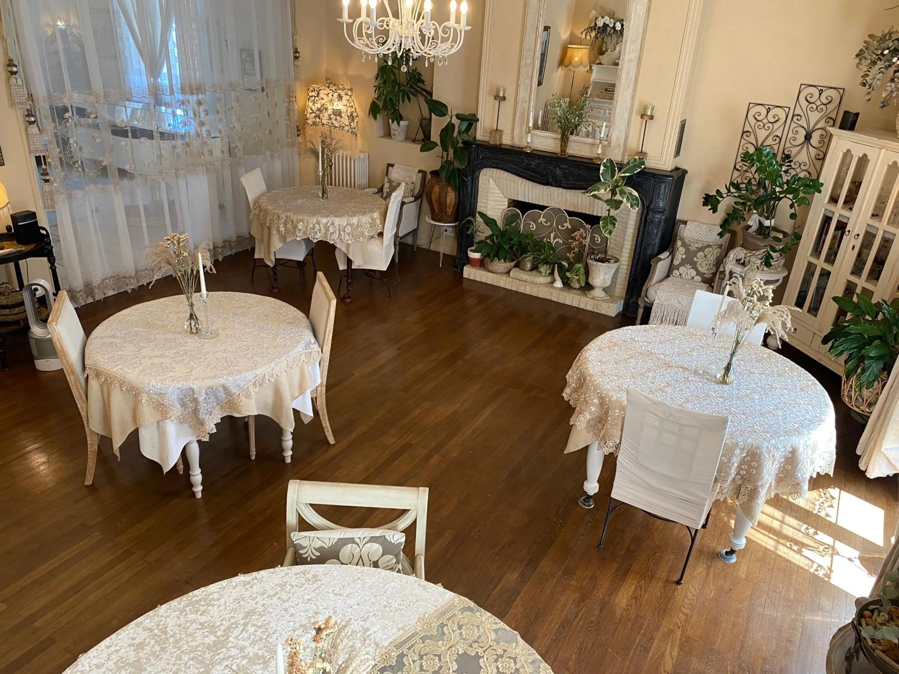 Dining area in The Corner Noirmoutier
