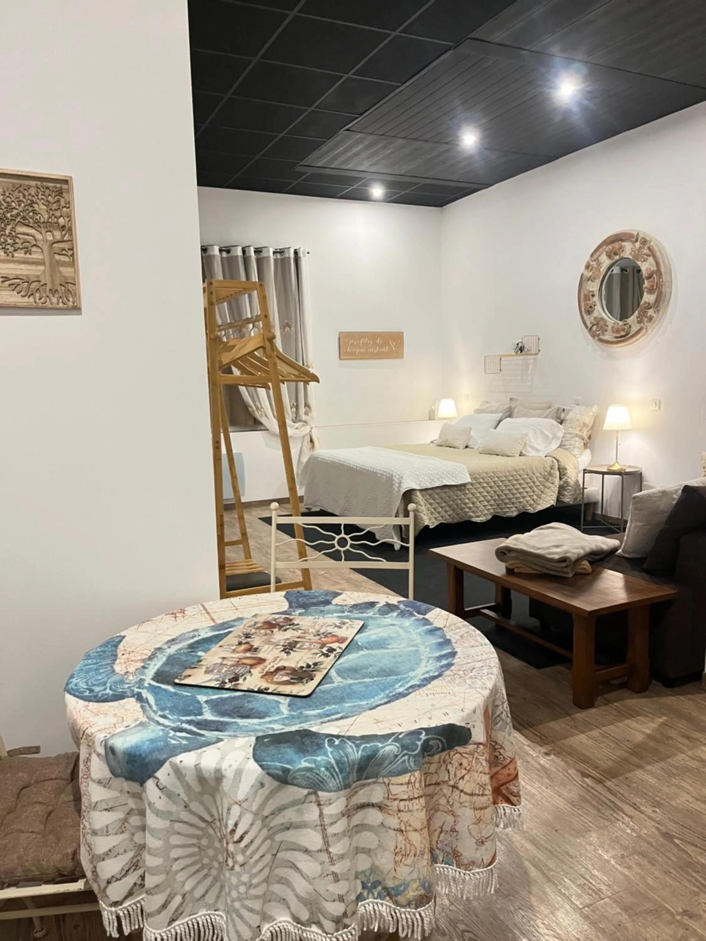 Dining area in The Corner Noirmoutier