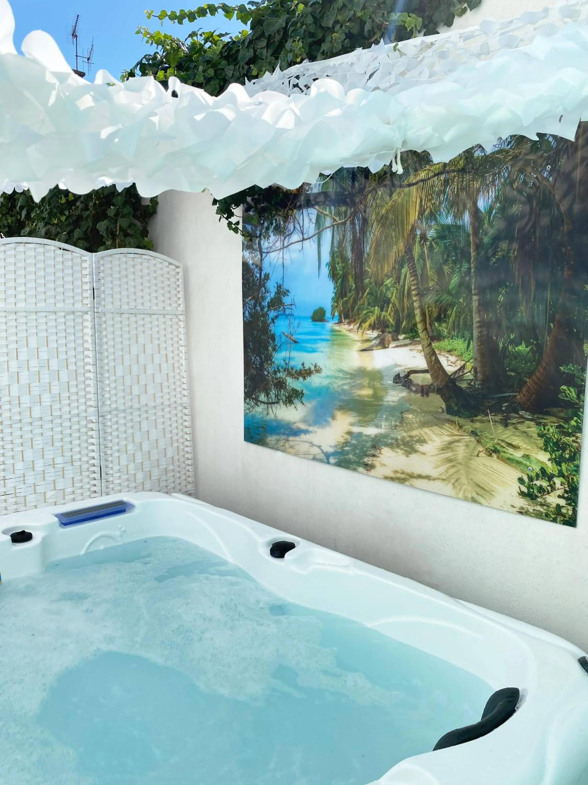 Hot Tub in The Corner Noirmoutier