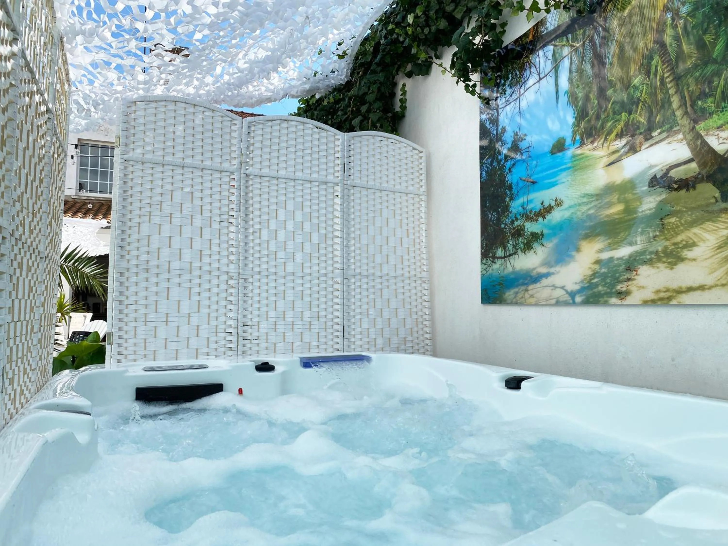 Hot Tub in The Corner Noirmoutier