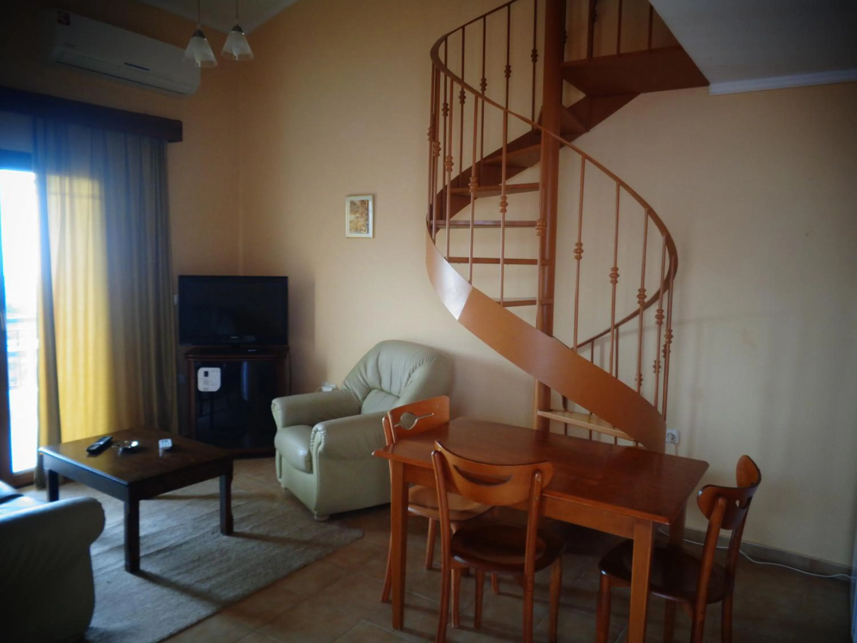 Dining area in Bell Air Hotel