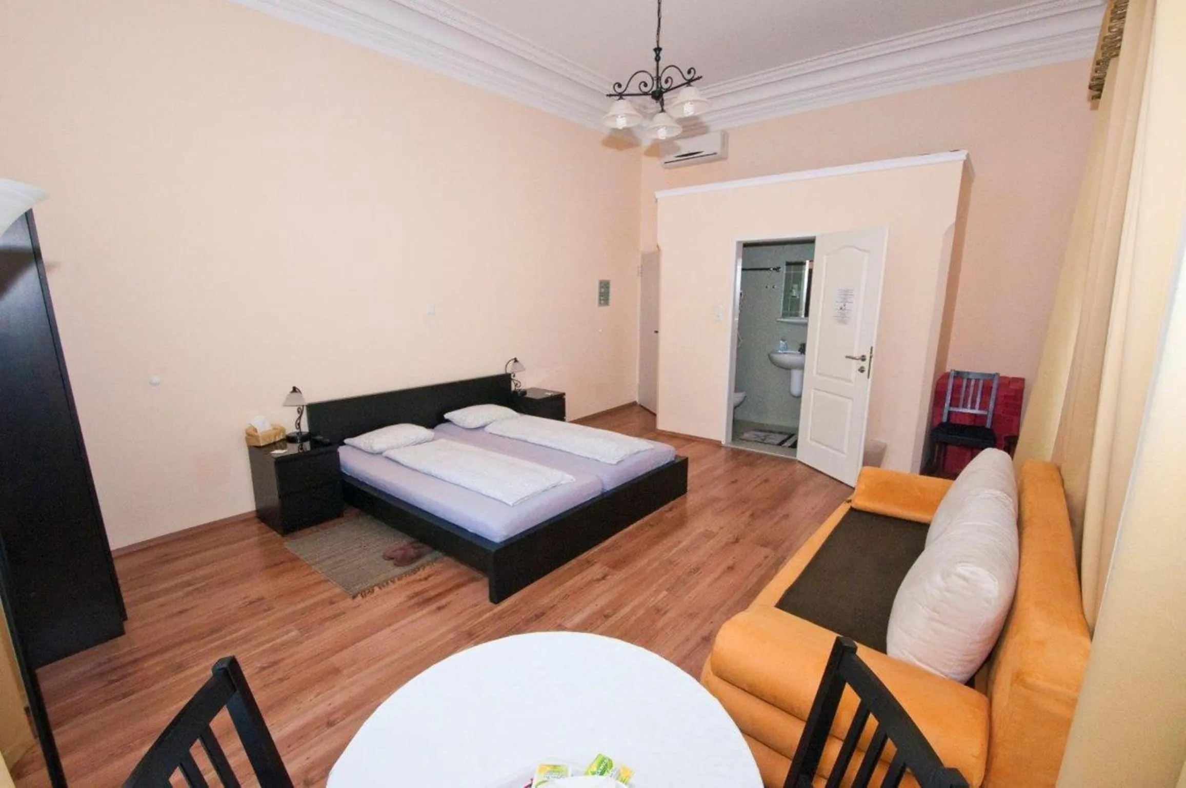 Bedroom, Bed in K+T Boardinghouse