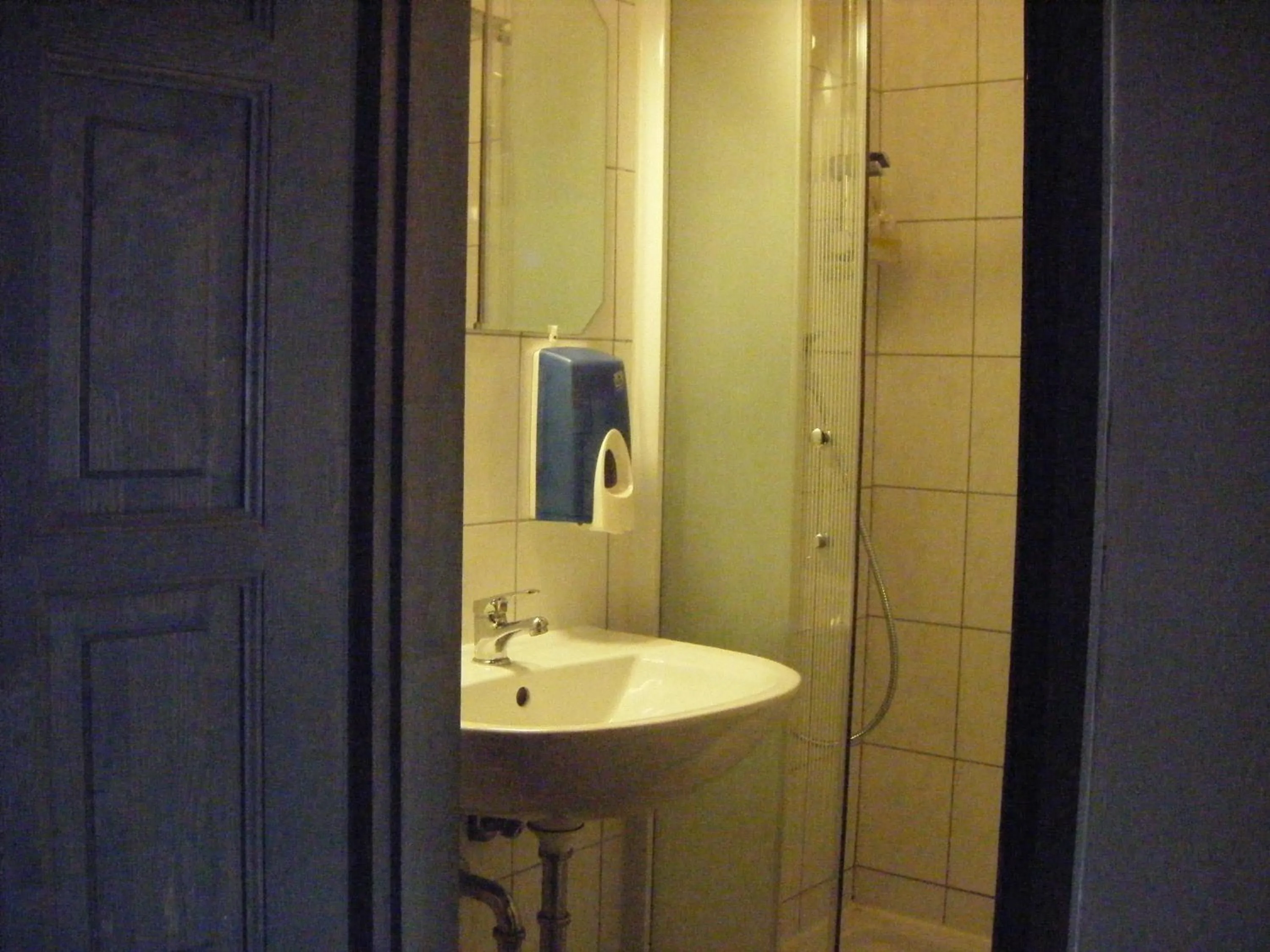 Shower in Williams Village Bowling & Country Club