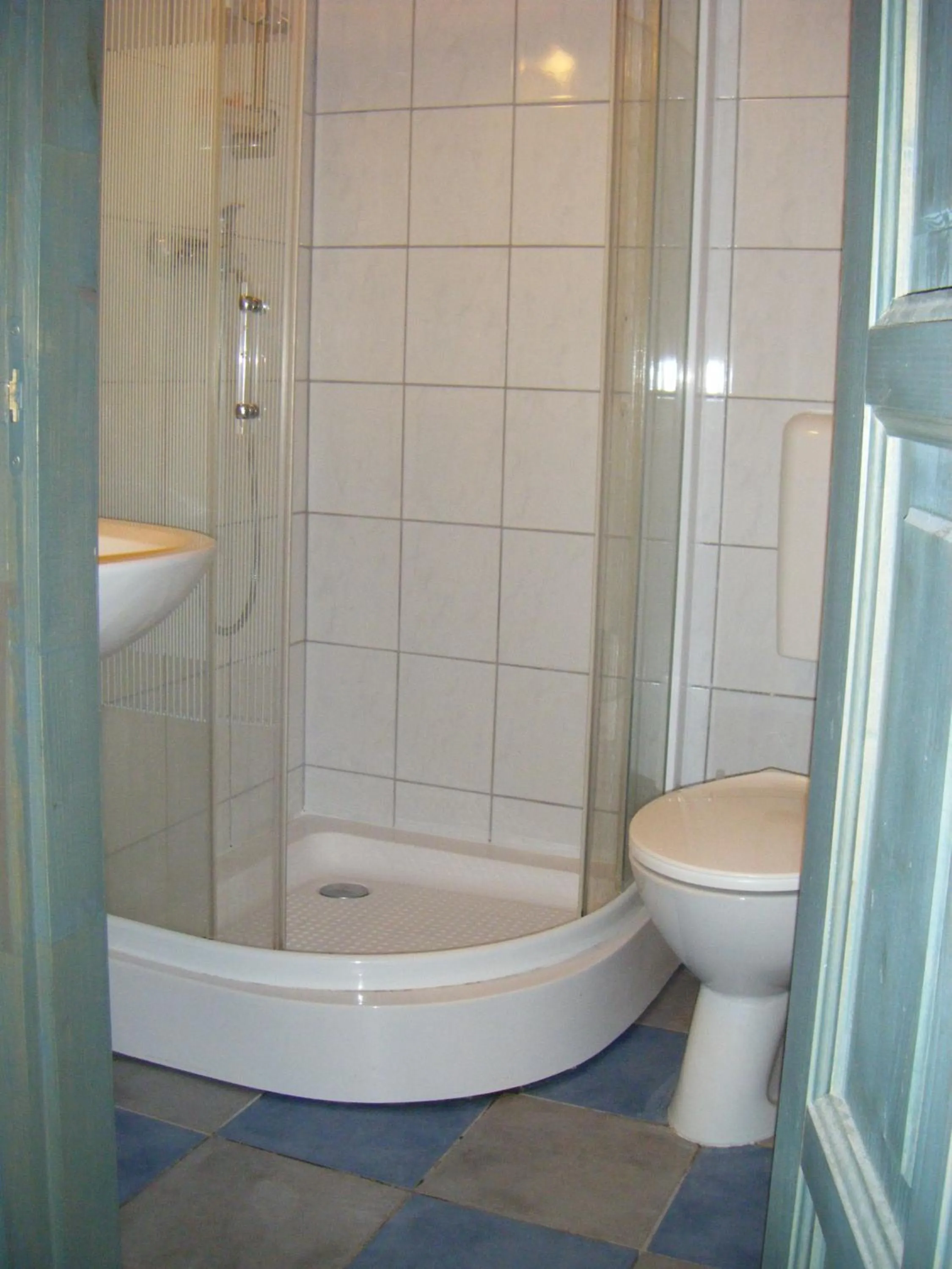 Shower in Williams Village Bowling & Country Club