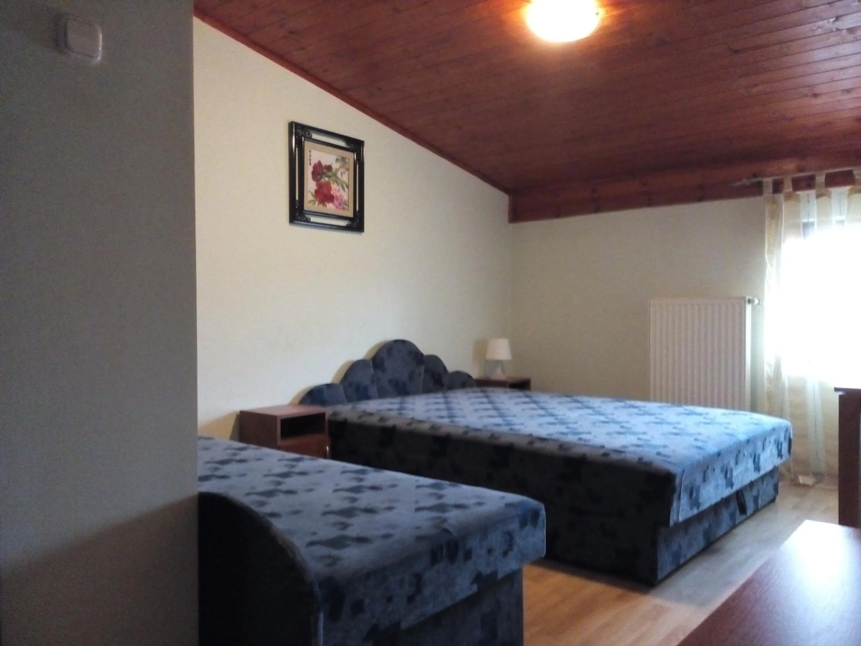 Photo of the whole room, Bed in Williams Village Bowling & Country Club