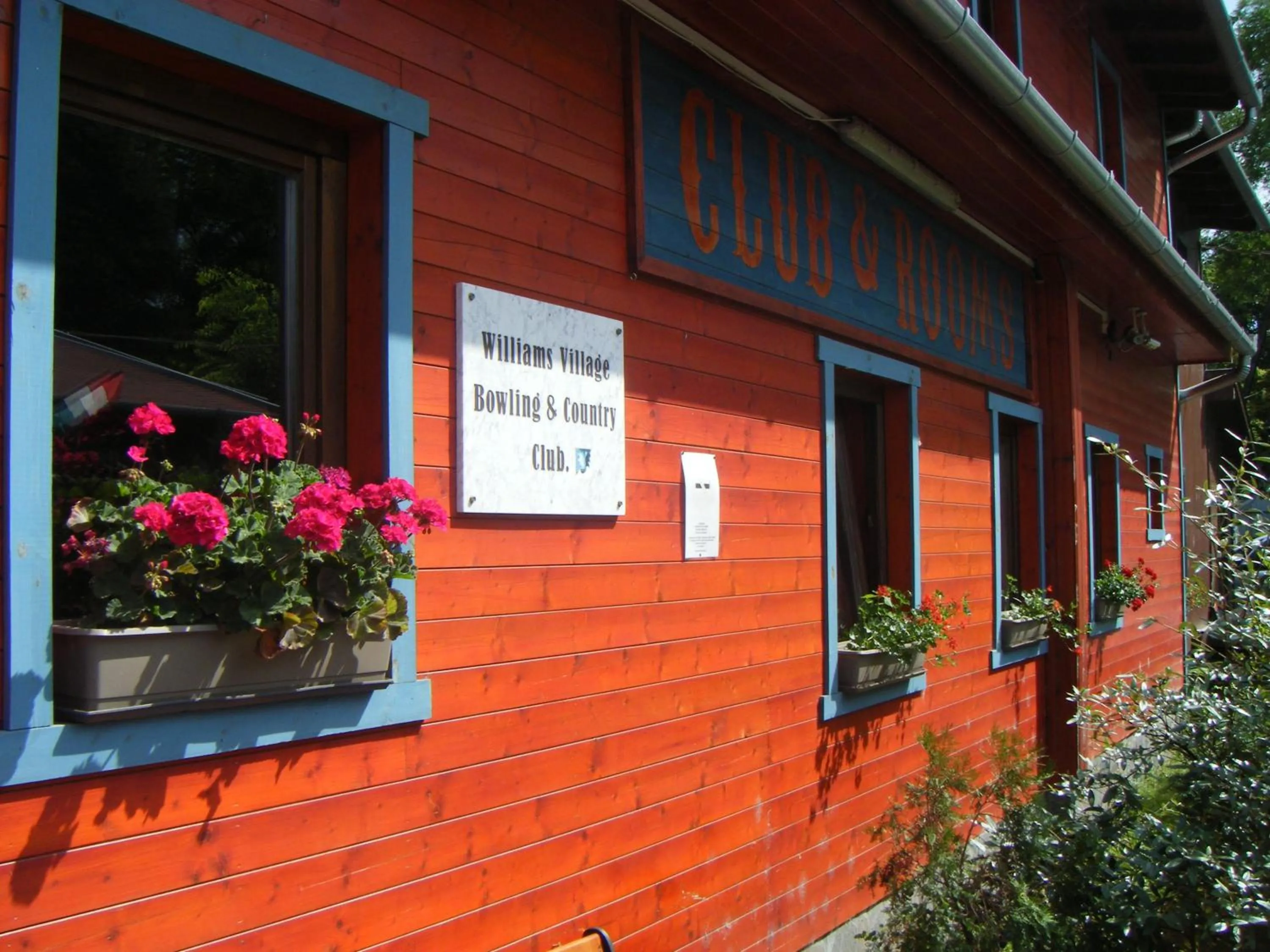 Facade/entrance in Williams Village Bowling & Country Club