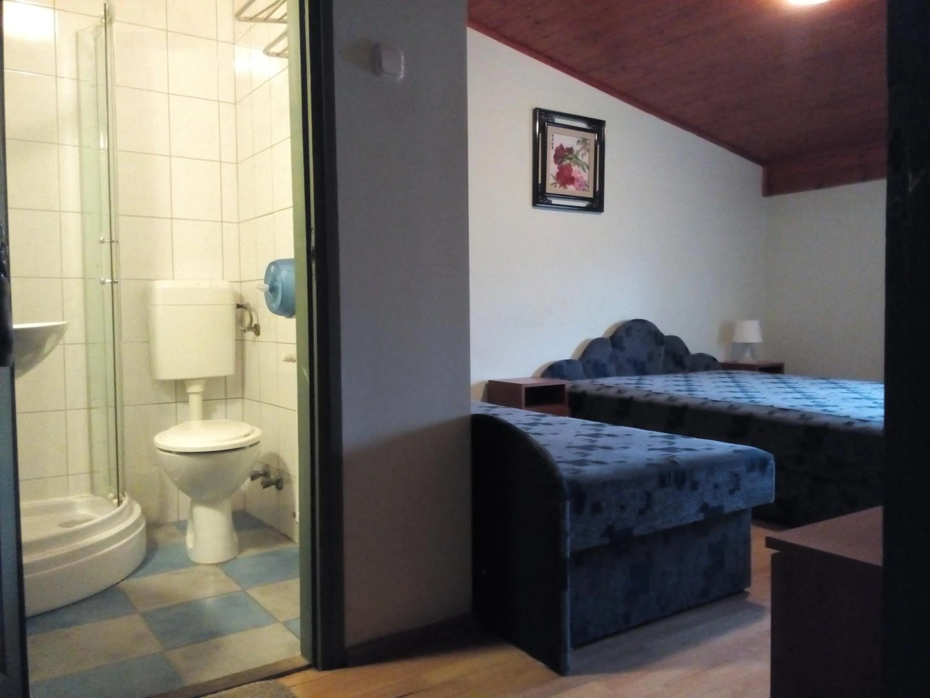 Bathroom, Bed in Williams Village Bowling & Country Club
