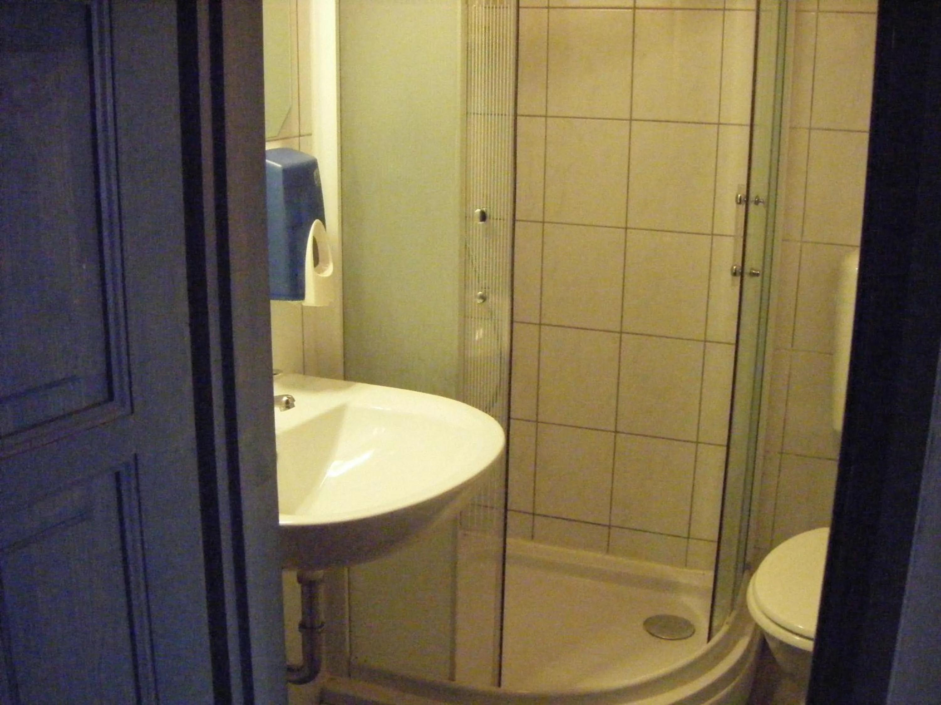 Shower in Williams Village Bowling & Country Club