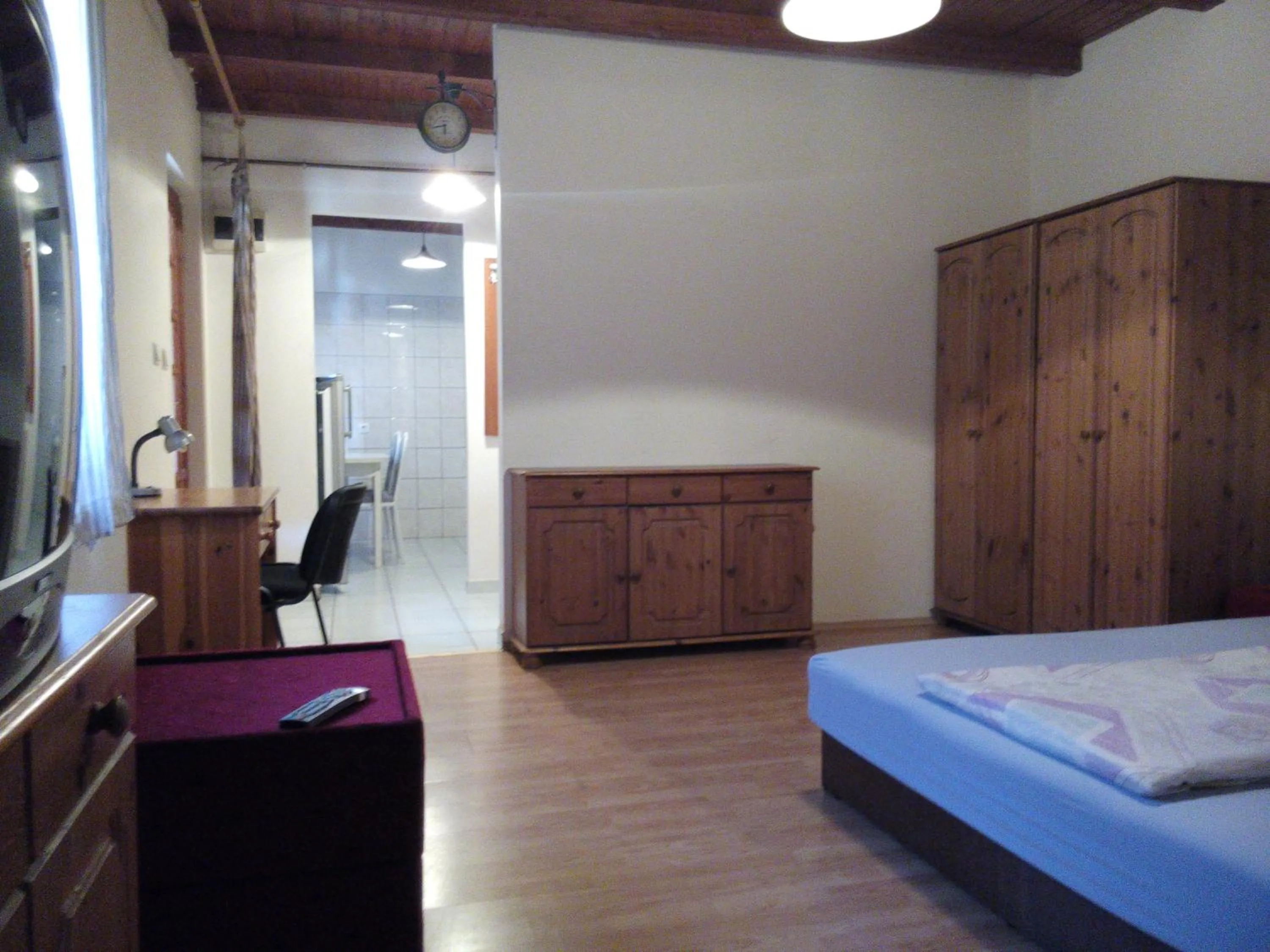 Photo of the whole room, Bed in Williams Village Bowling & Country Club