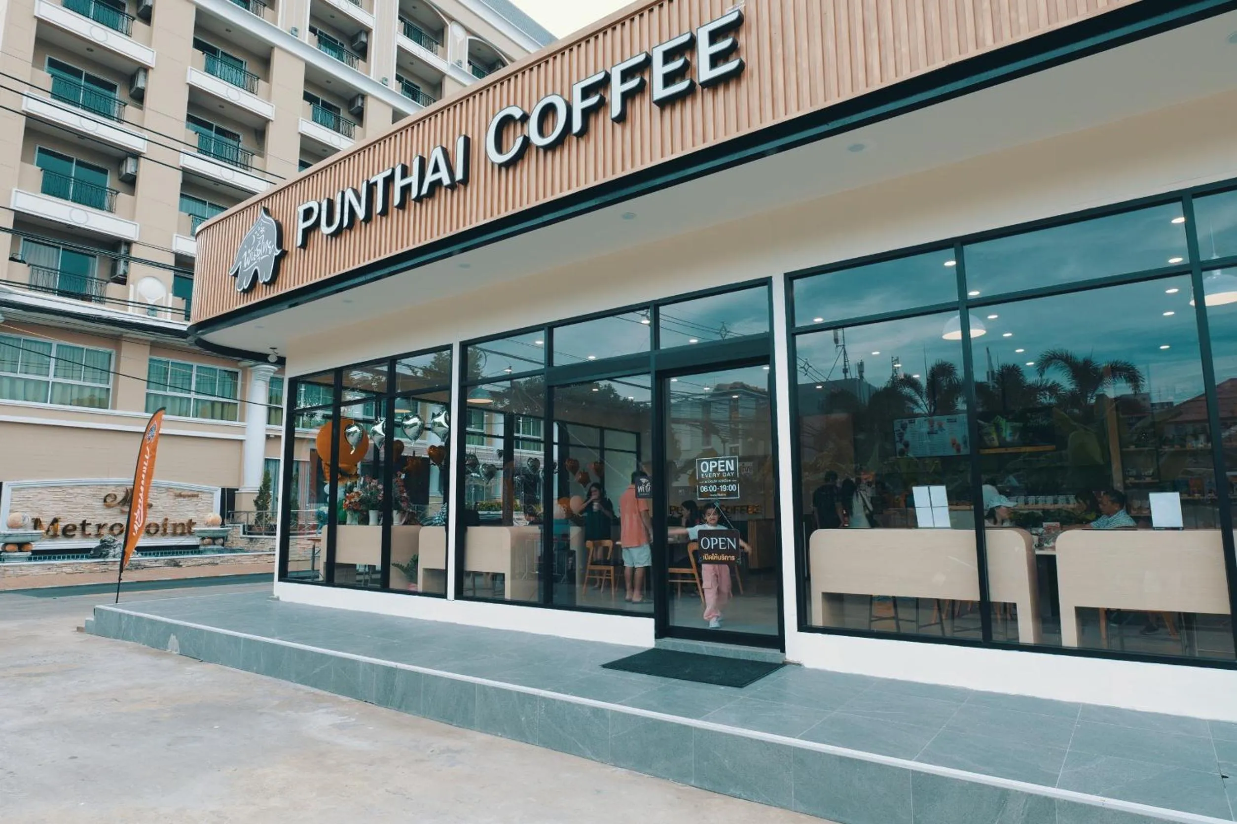 Coffee/tea facilities in Metro Point Bangkok