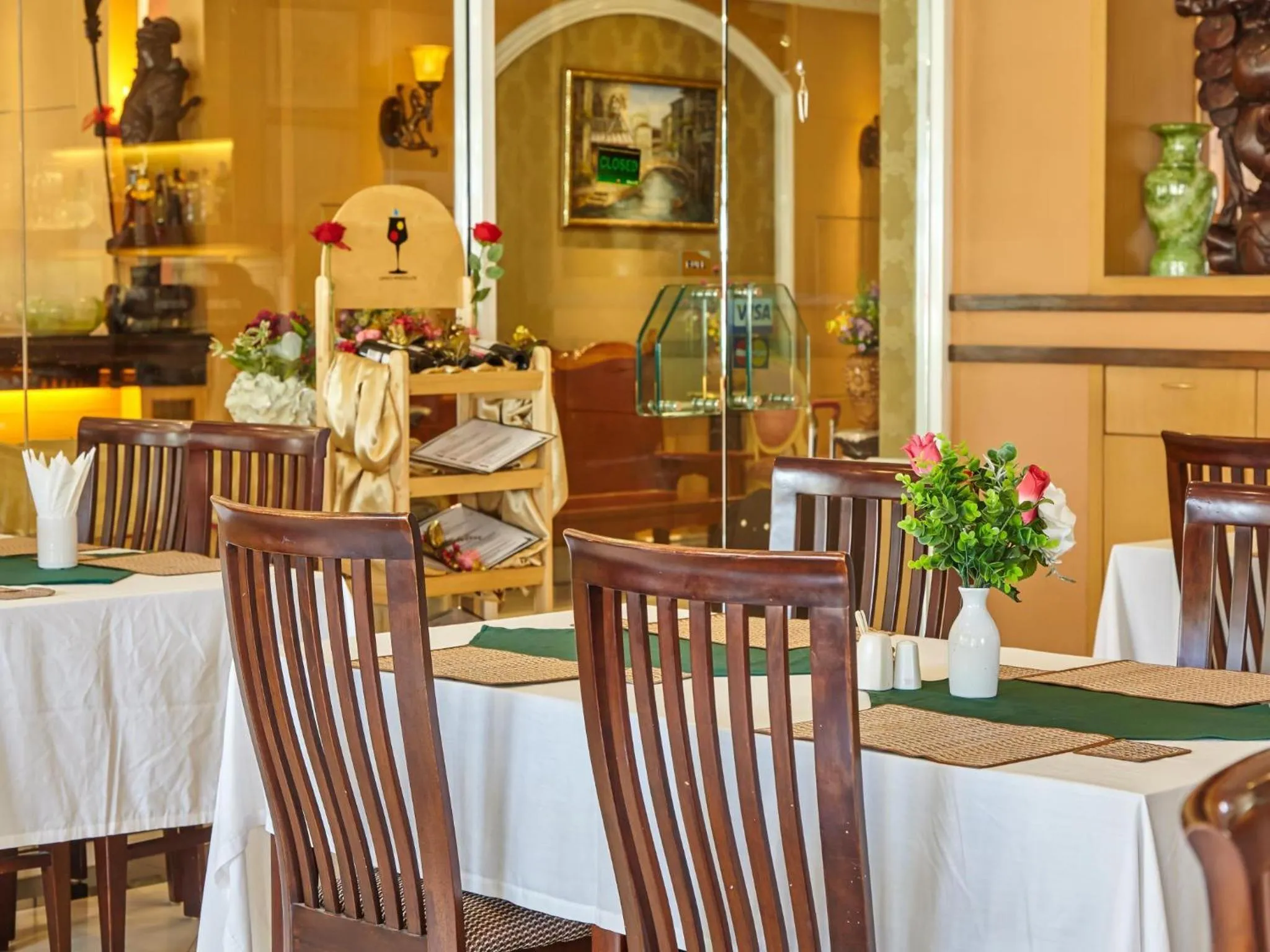 Restaurant/places to eat in Metro Point Bangkok