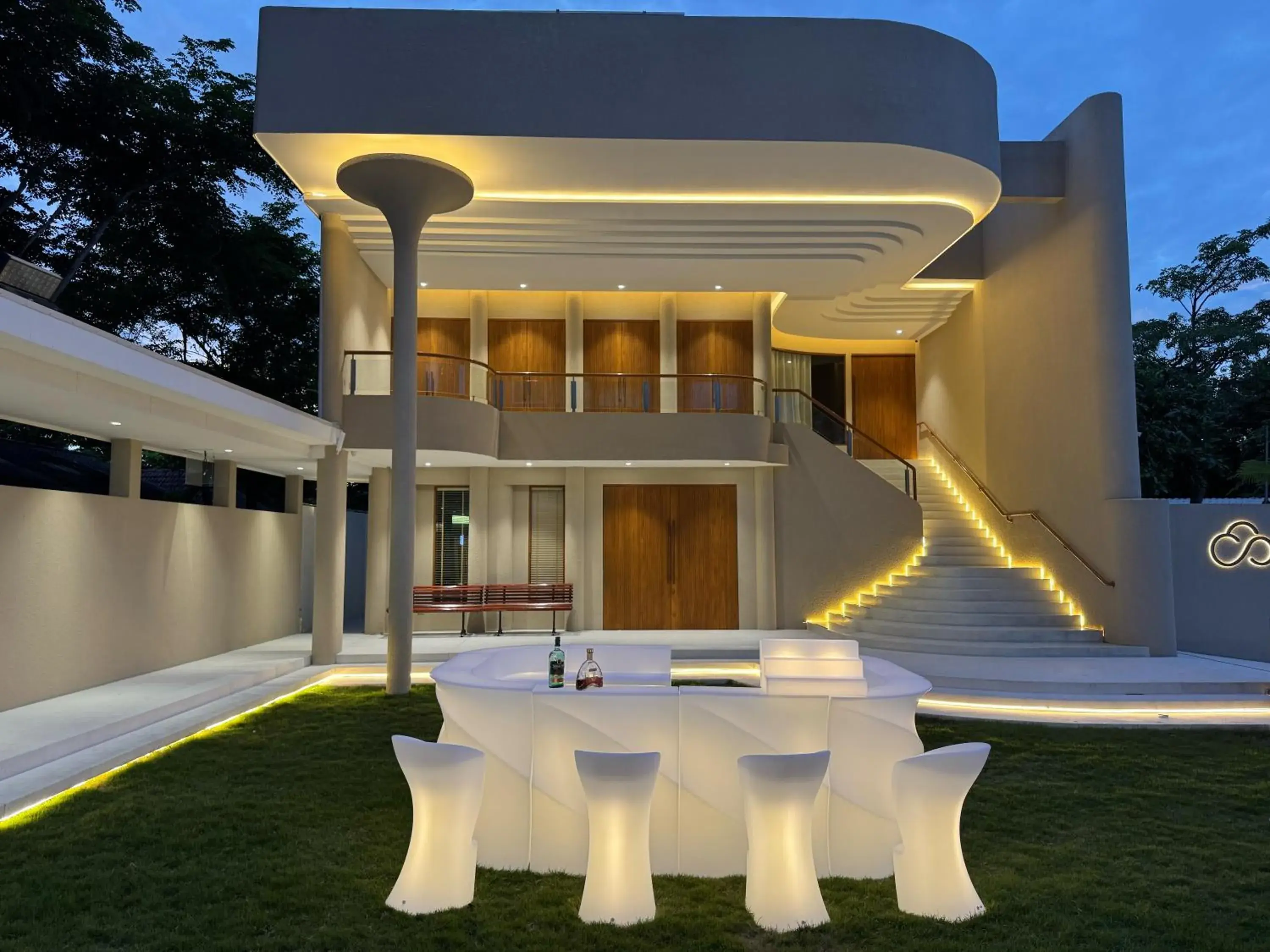 Property building in Metro Point Bangkok Property building in Metro Point Bangkok