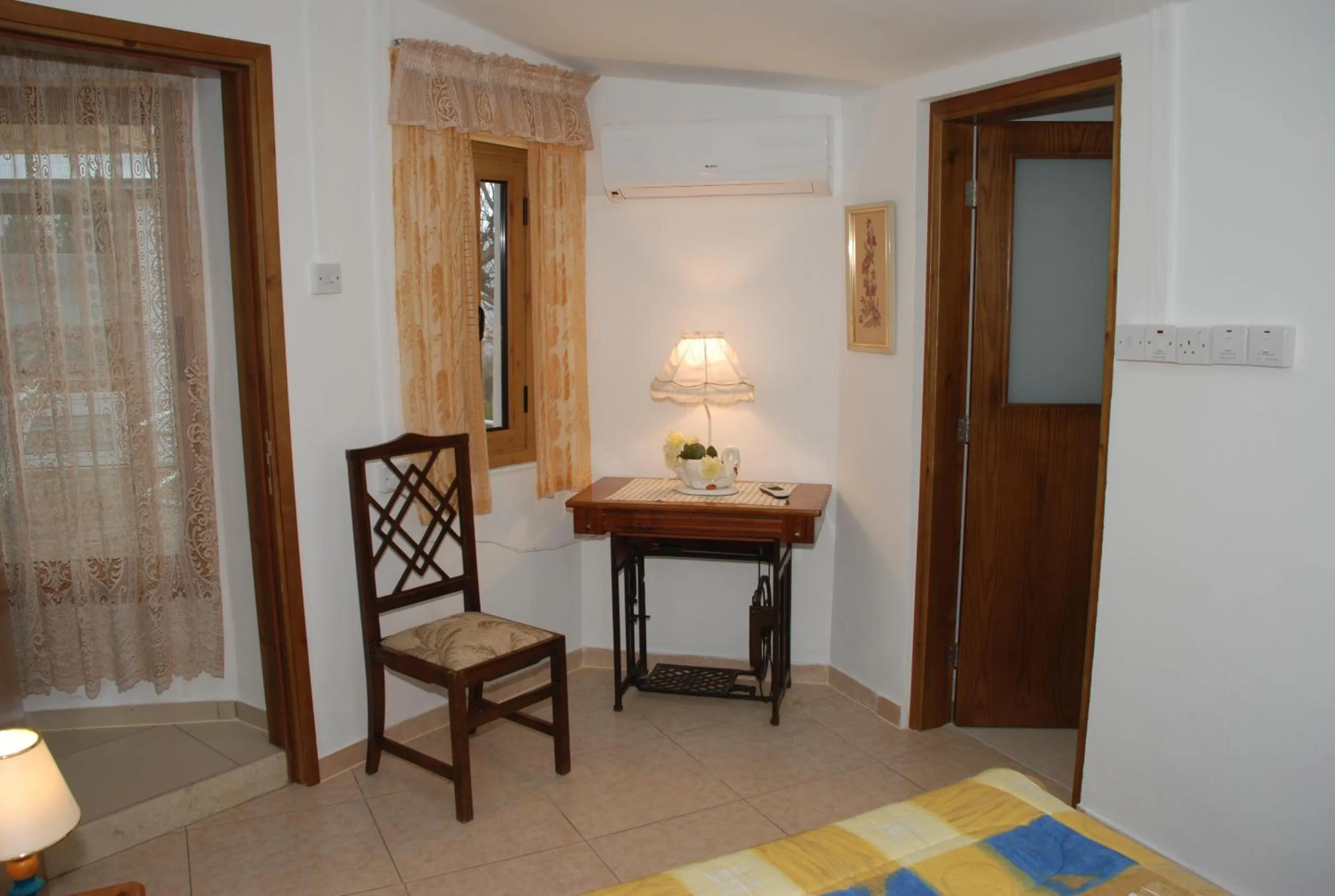 Kanarinis House