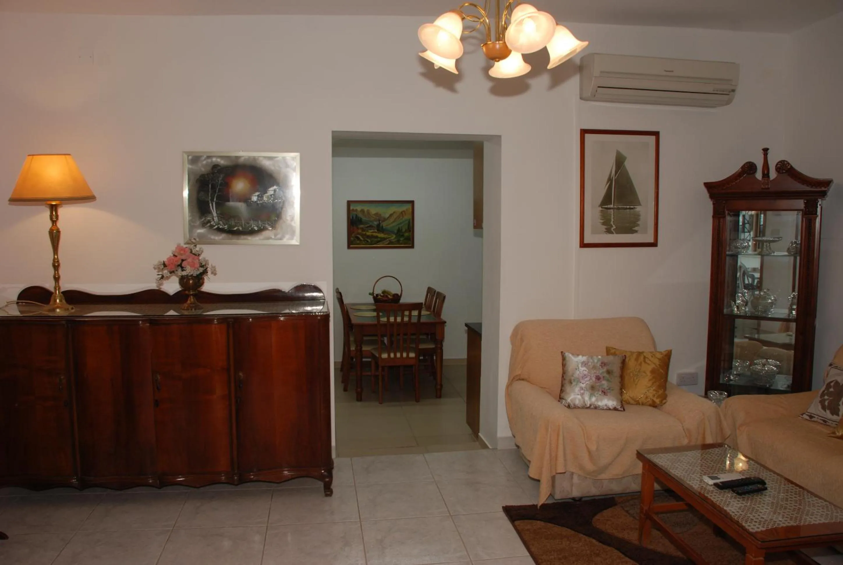 Kanarinis House