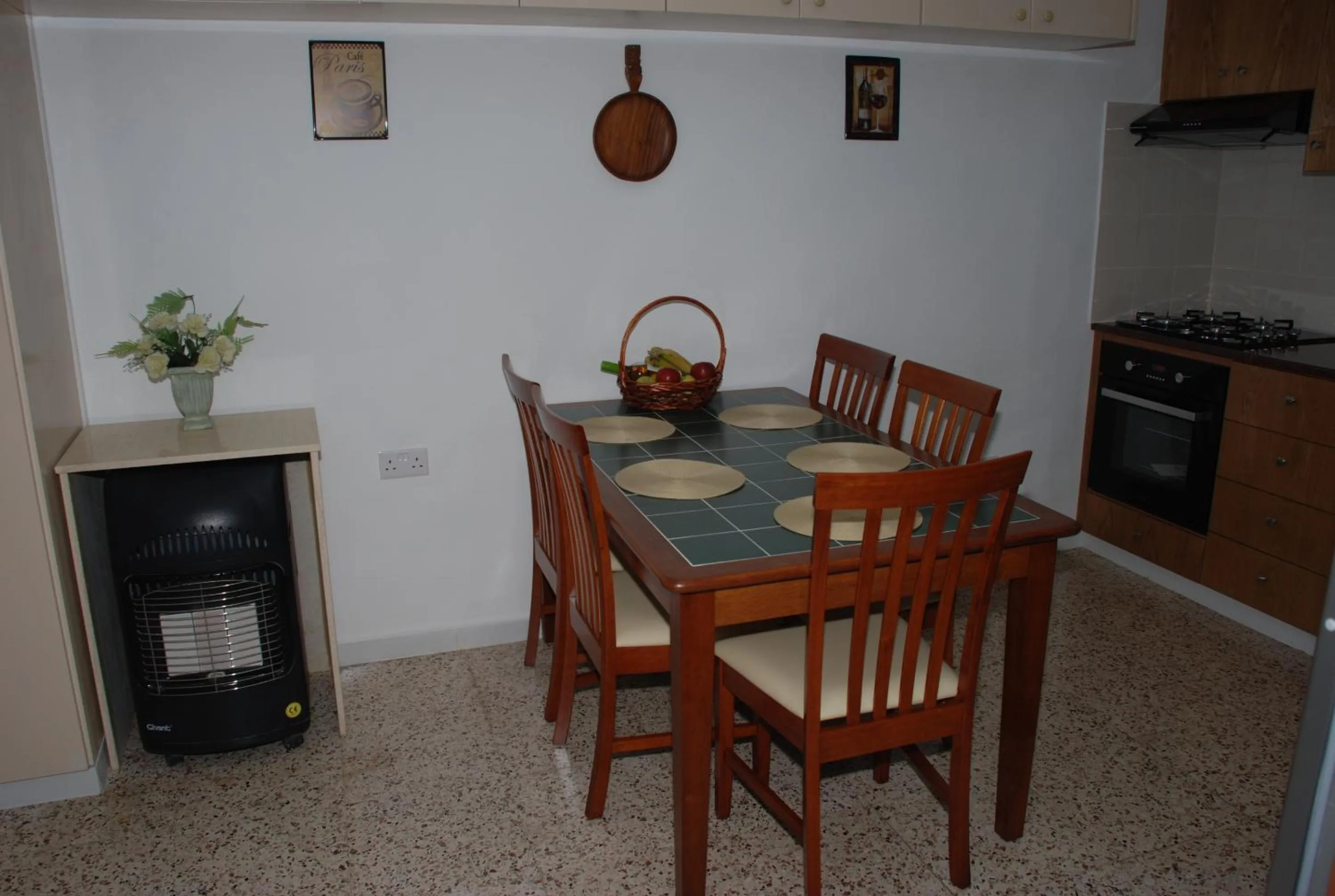 Kanarinis House