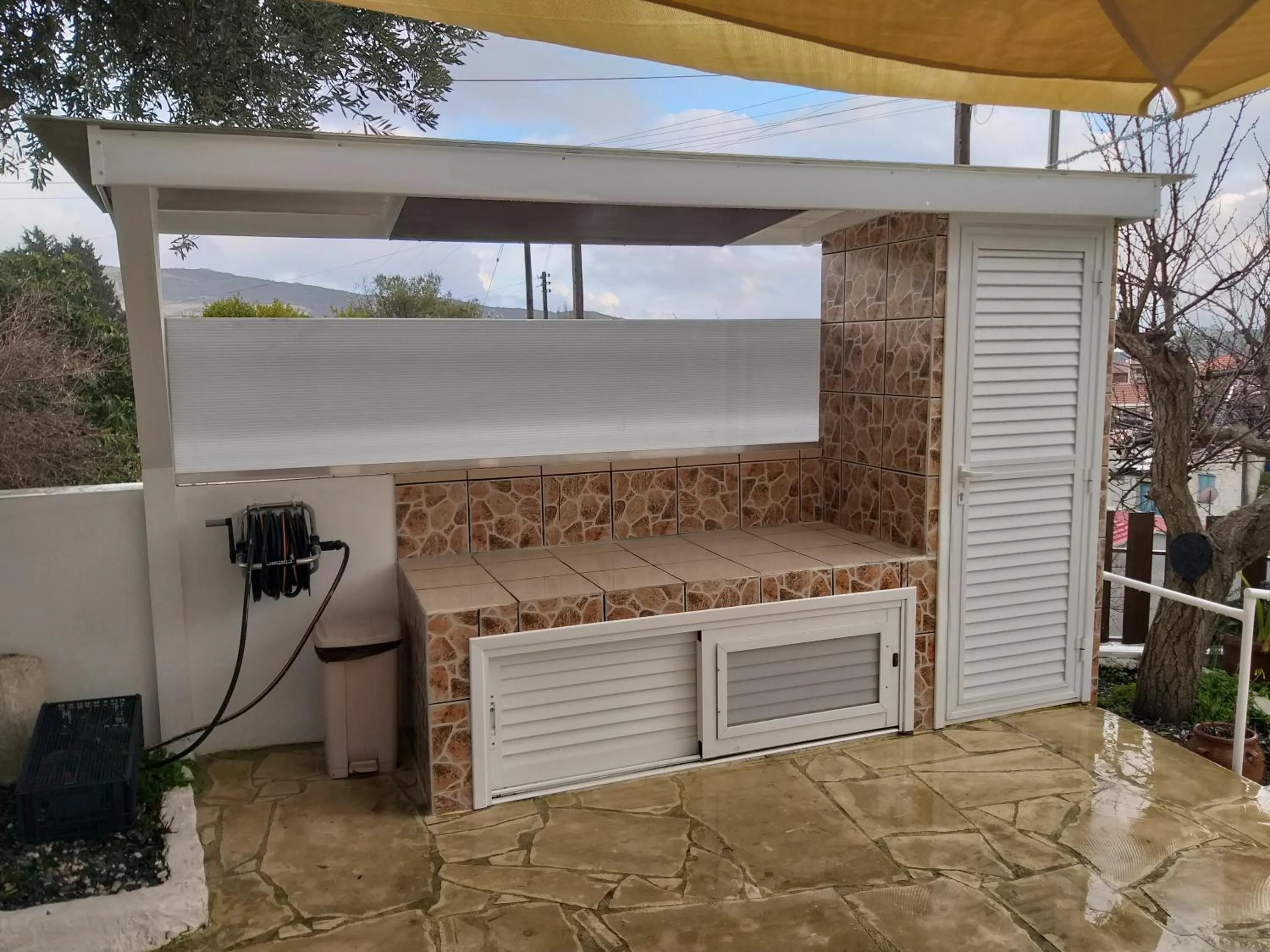 Kanarinis House