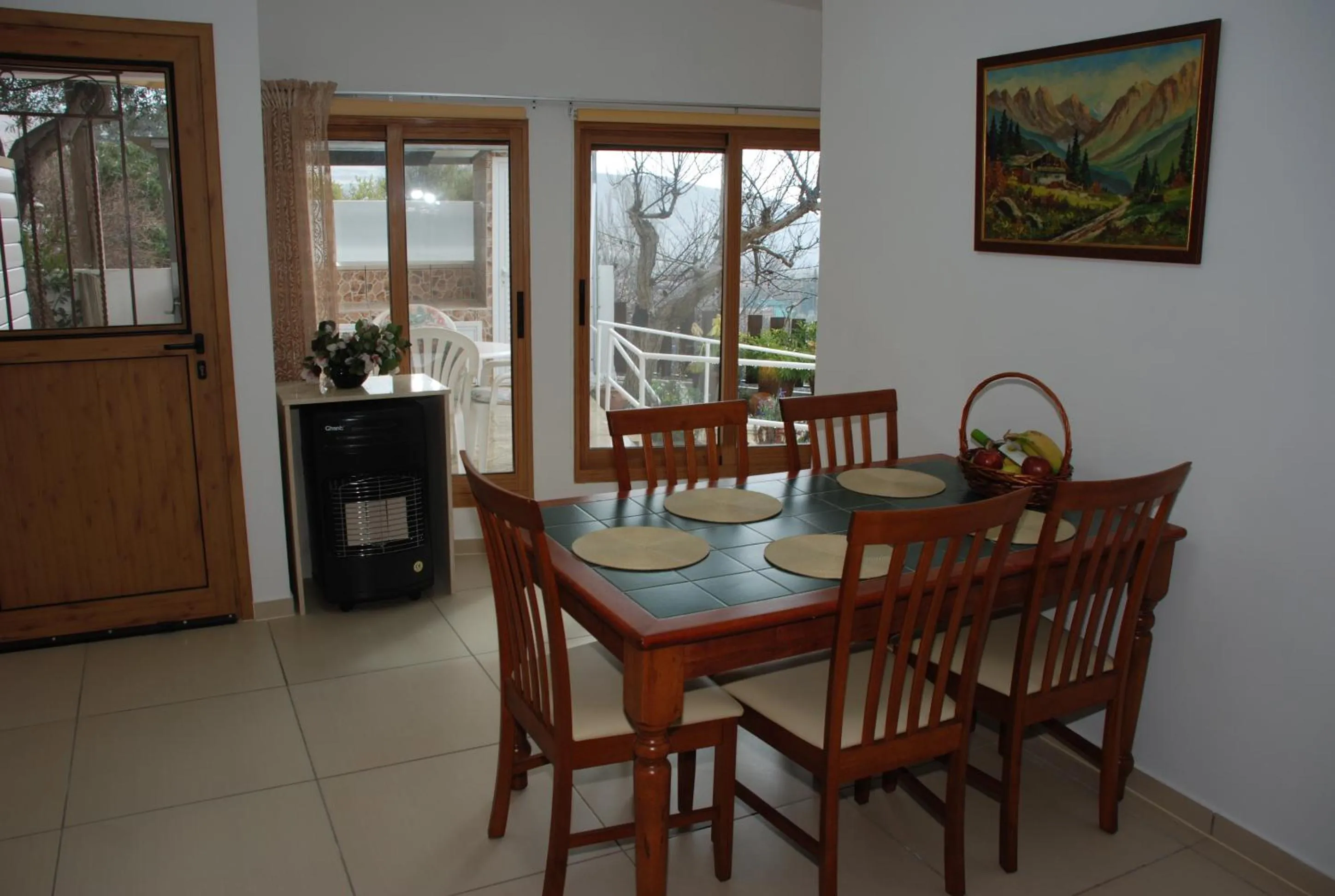 Kanarinis House