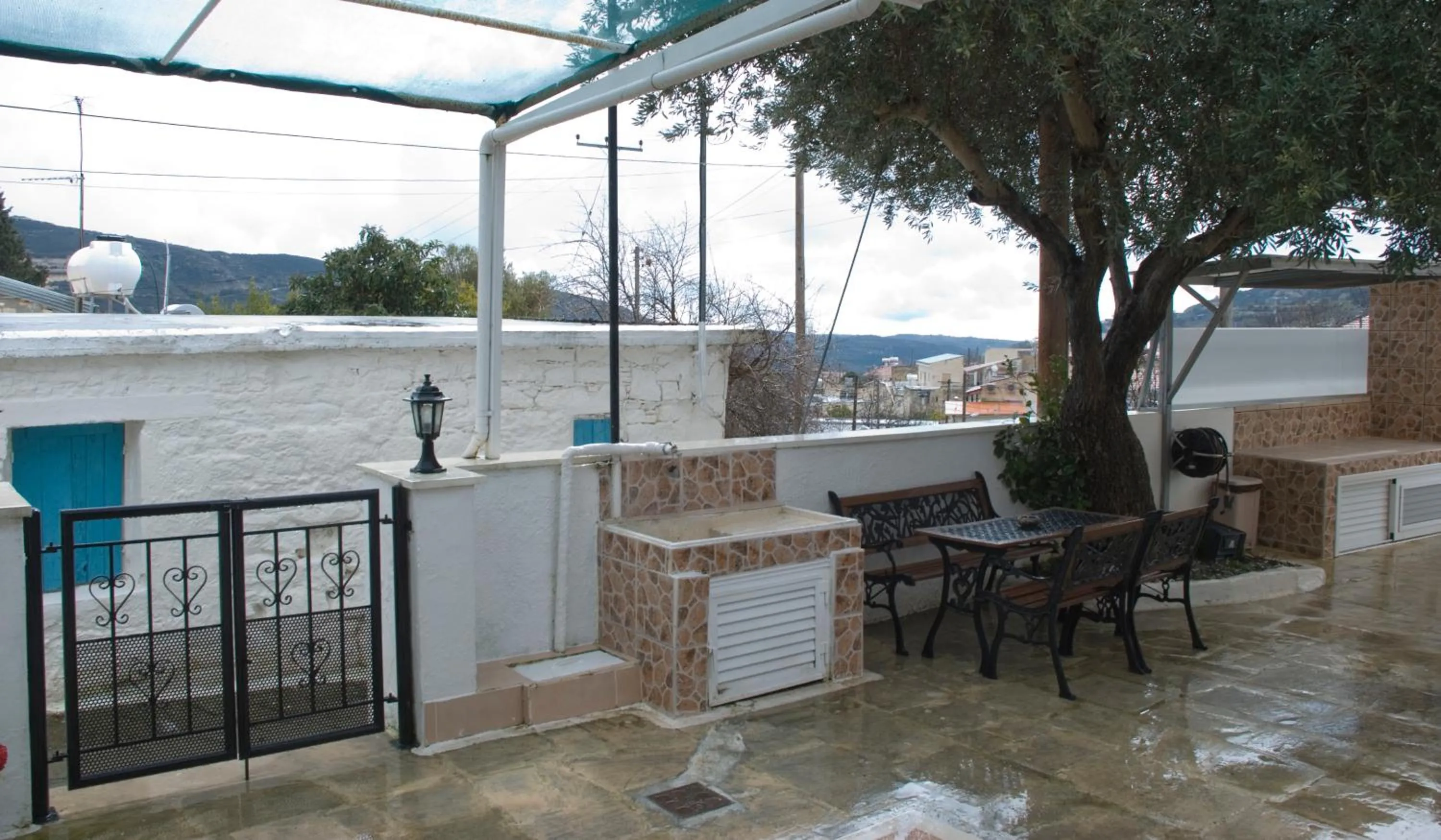 Kanarinis House
