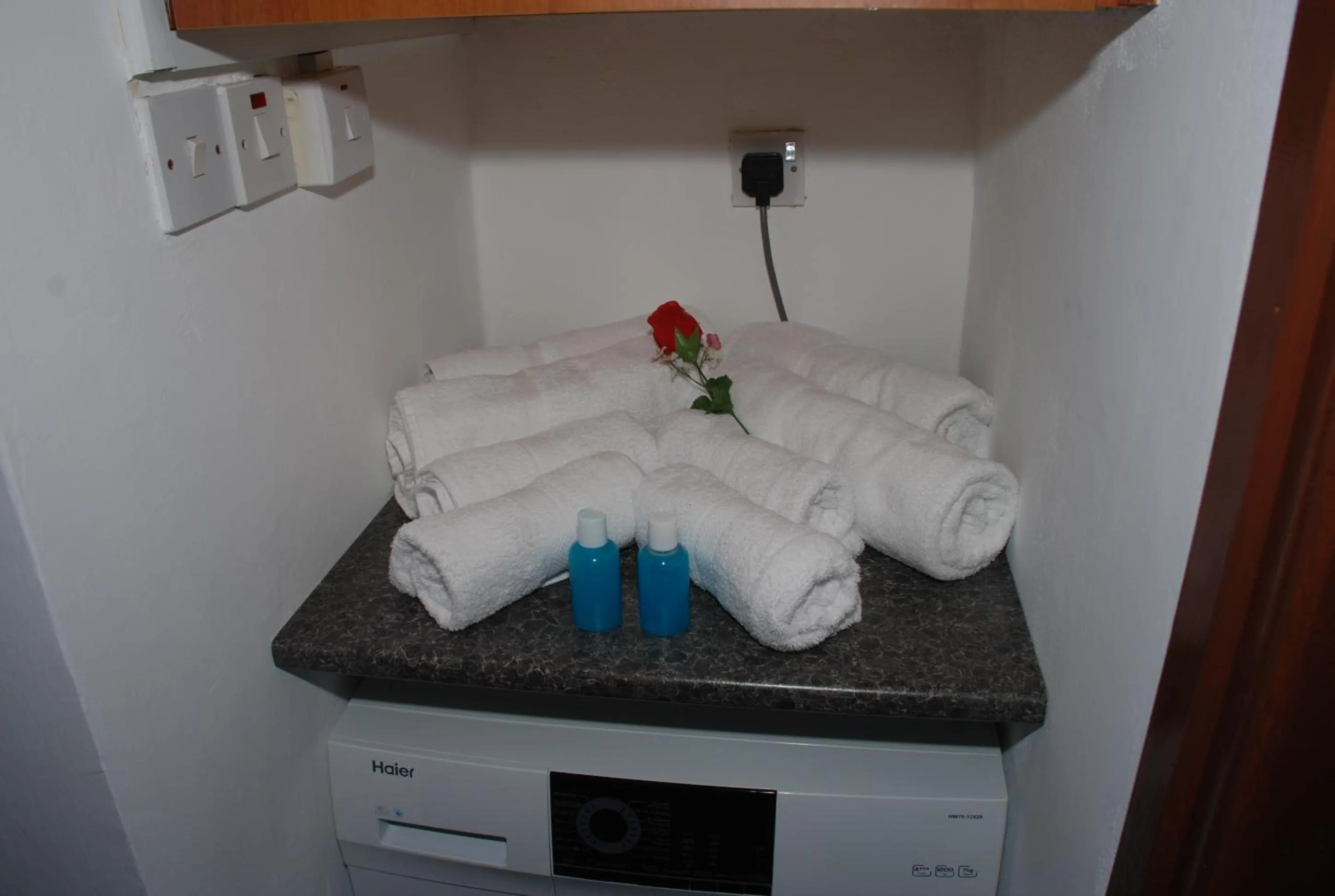Kanarinis House
