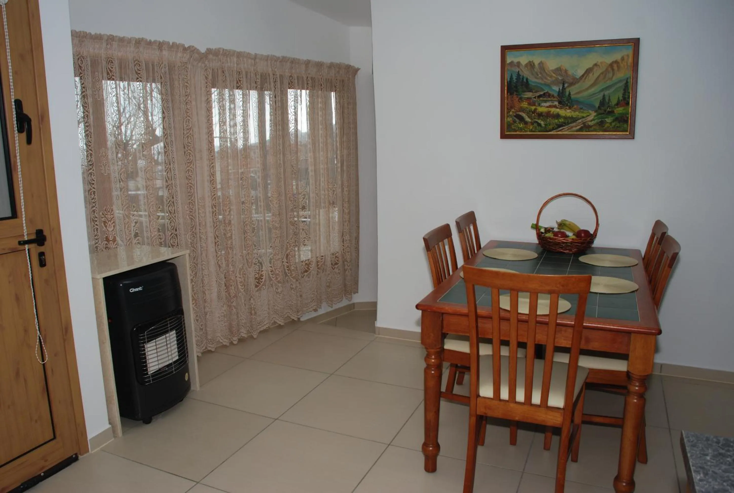Kanarinis House