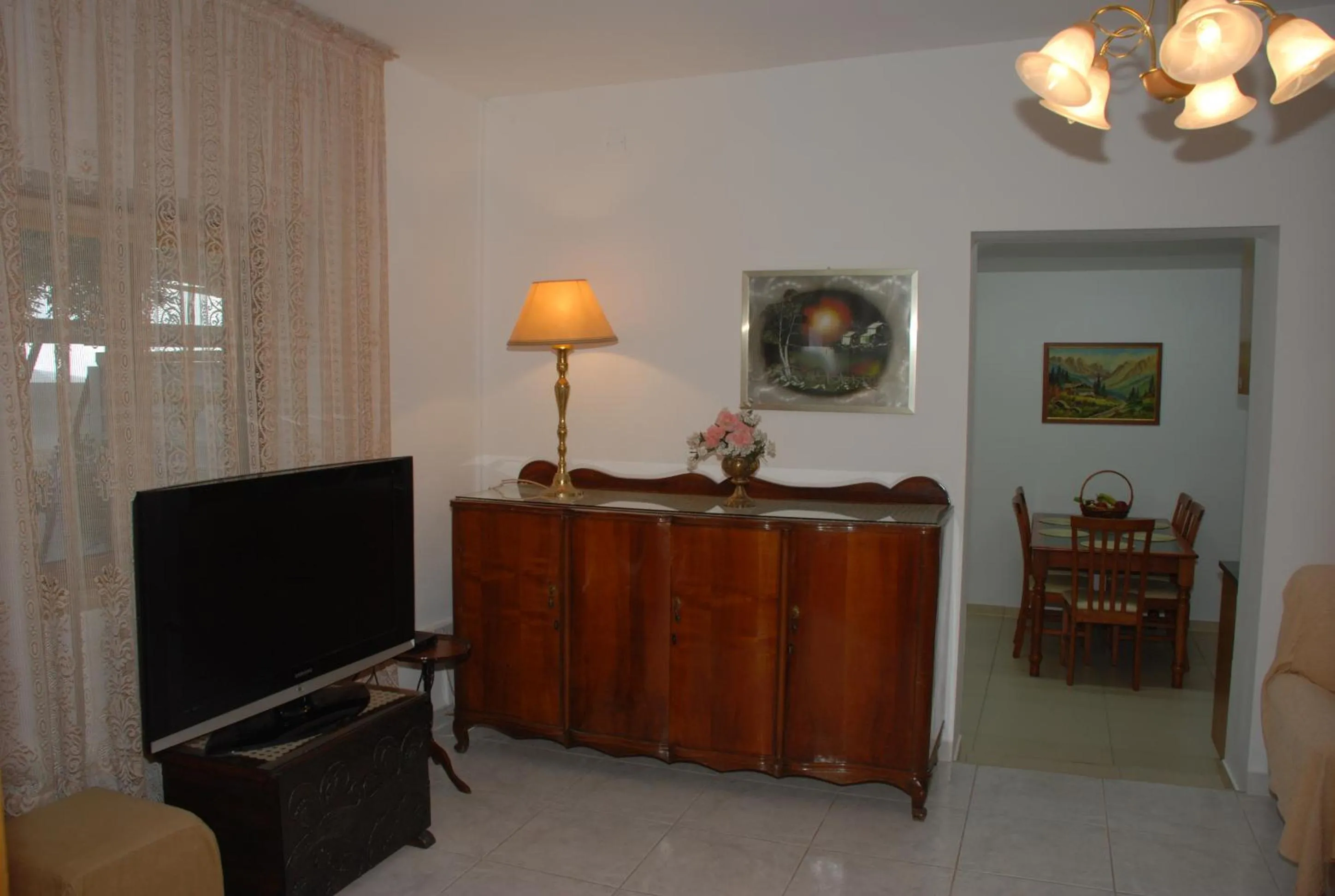 Kanarinis House