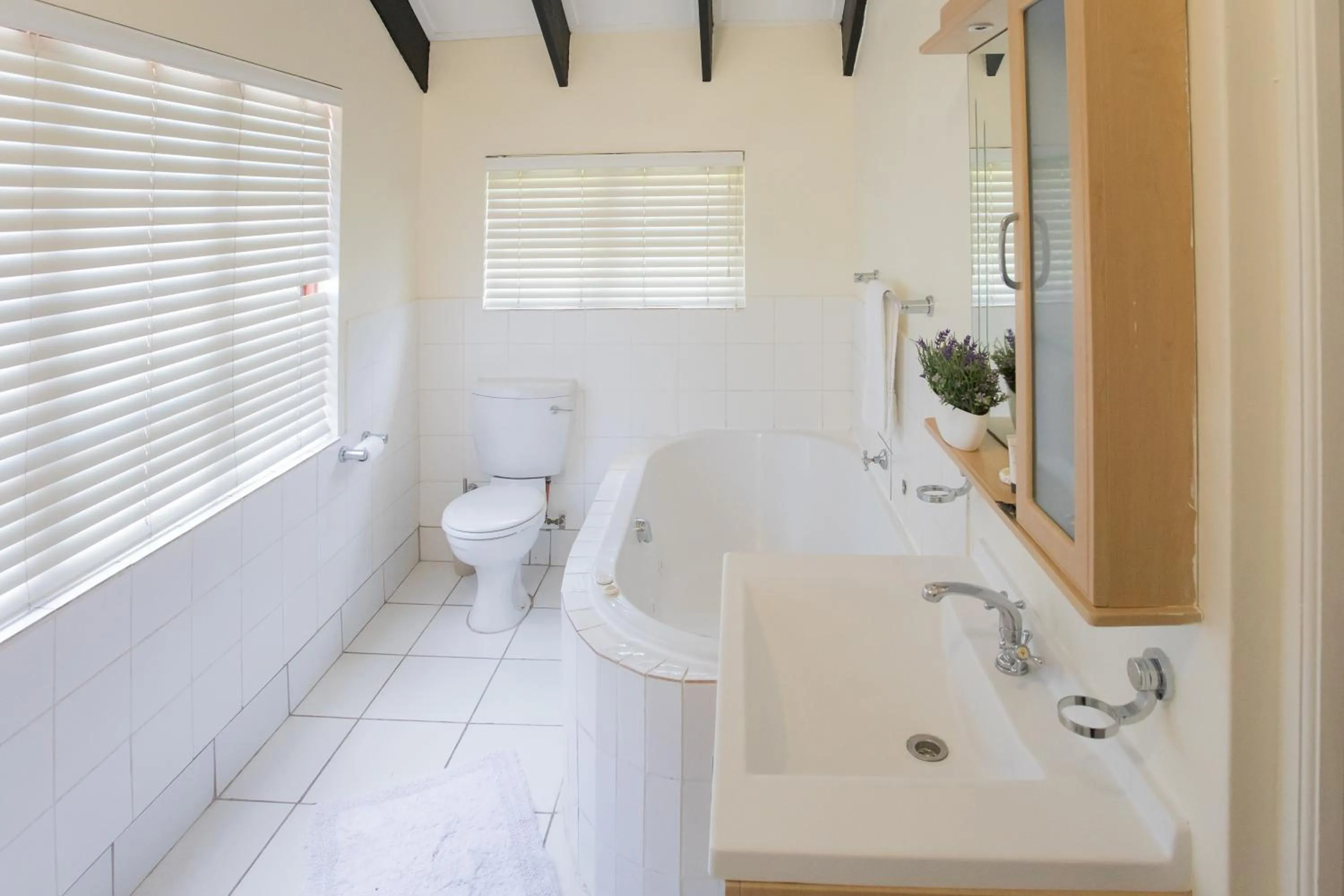 Bathroom in Hathaway Guest House