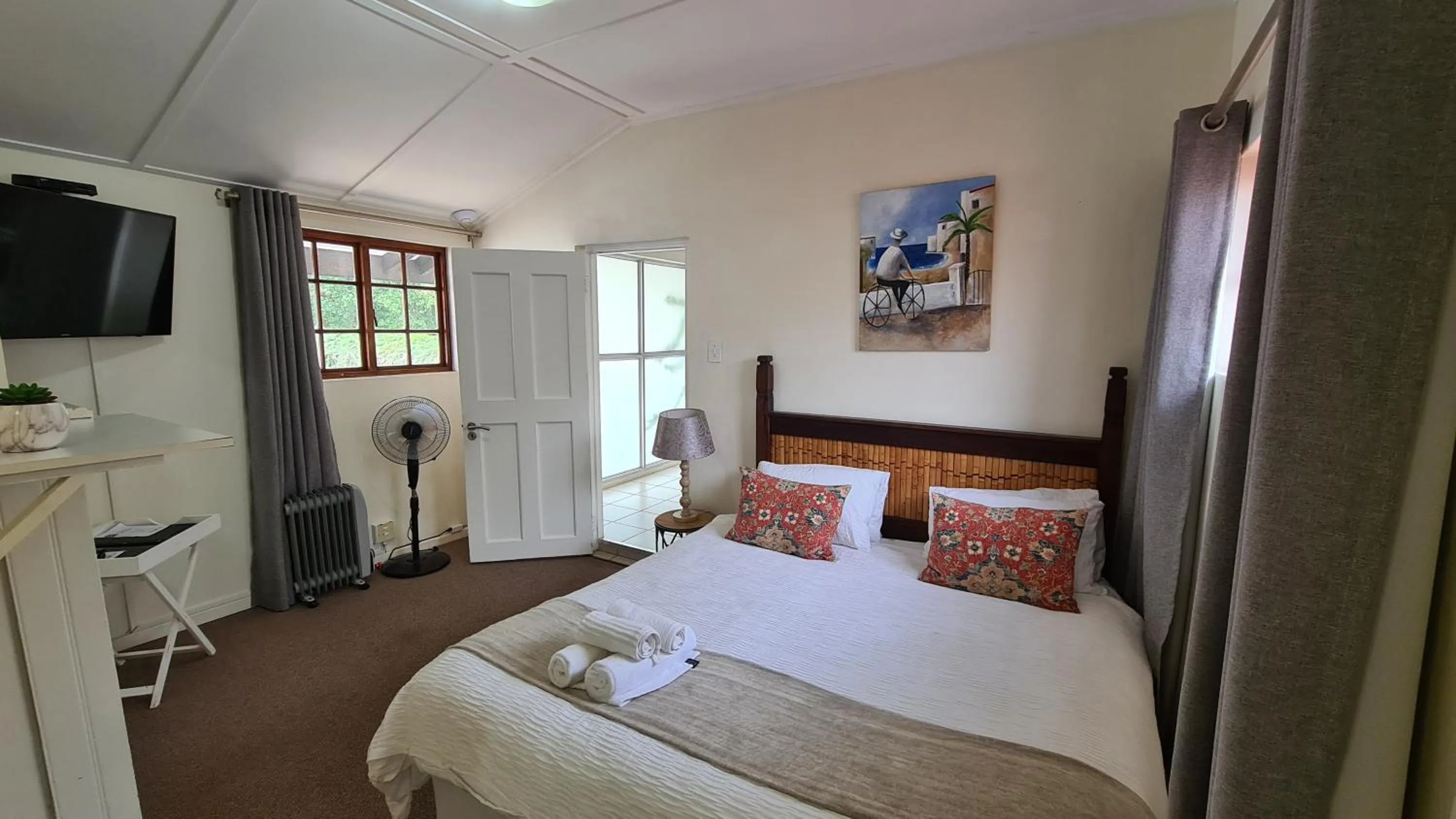 Photo of the whole room, Bed in Hathaway Guest House