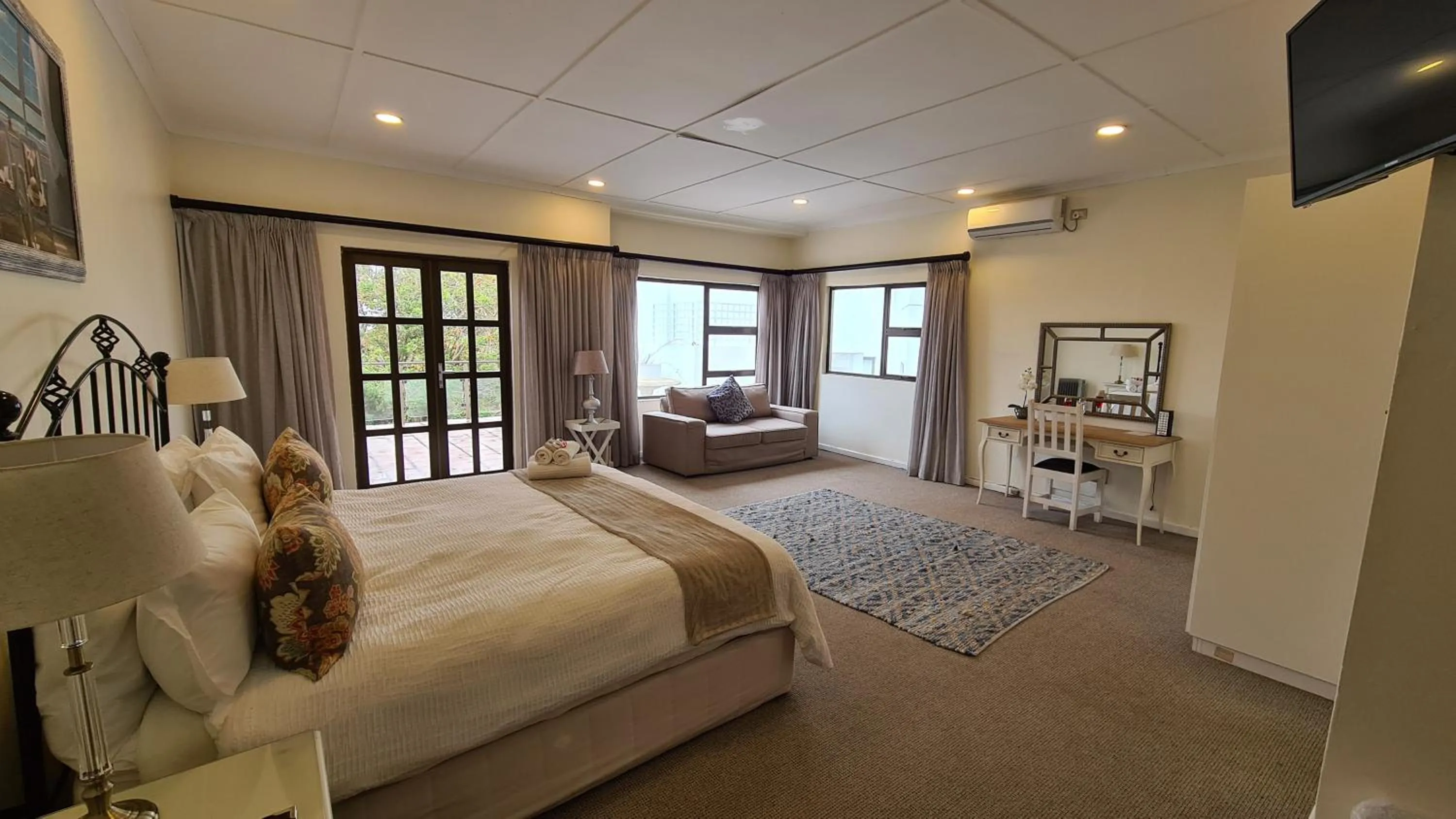 Photo of the whole room, Bed in Hathaway Guest House