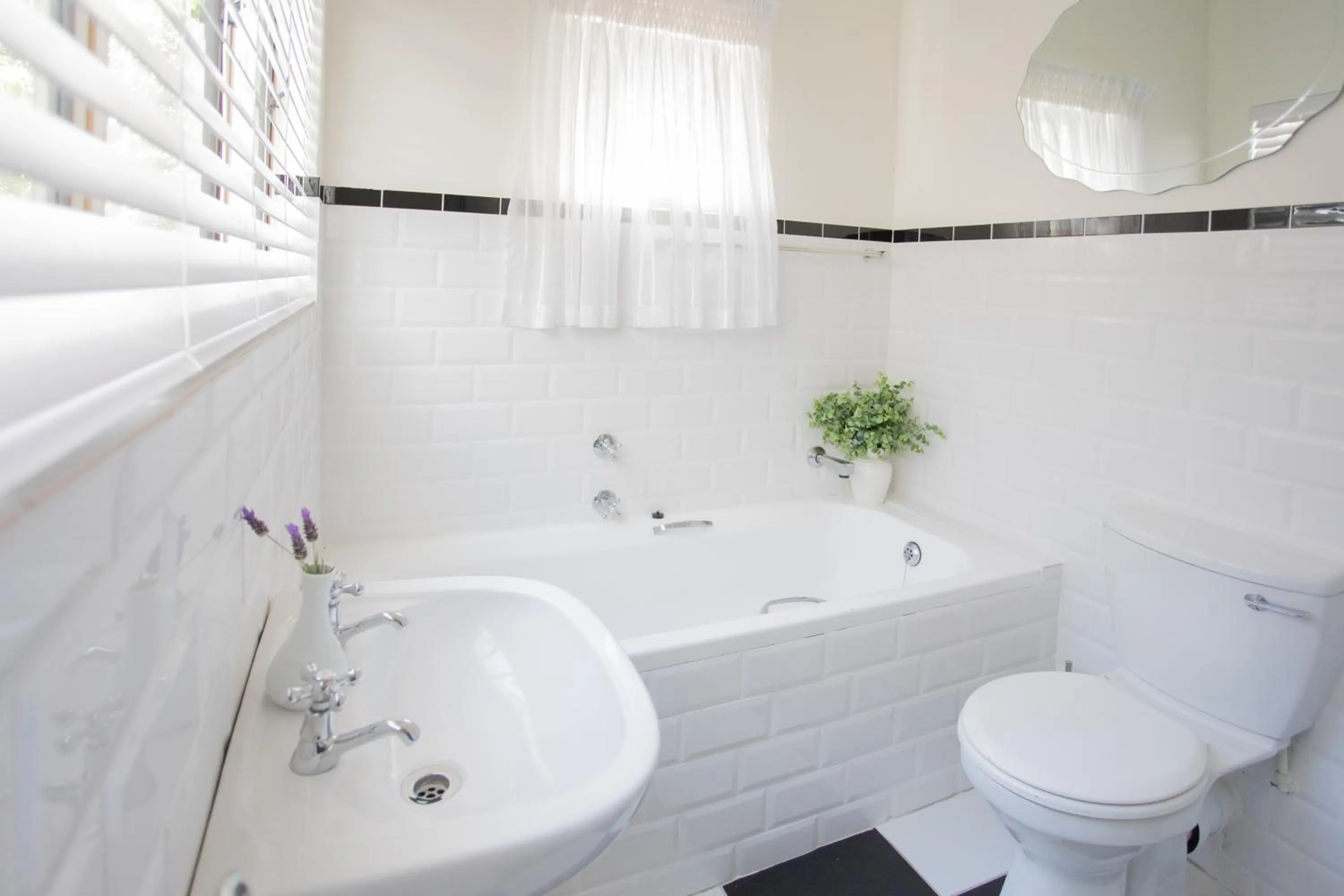 Toilet in Hathaway Guest House