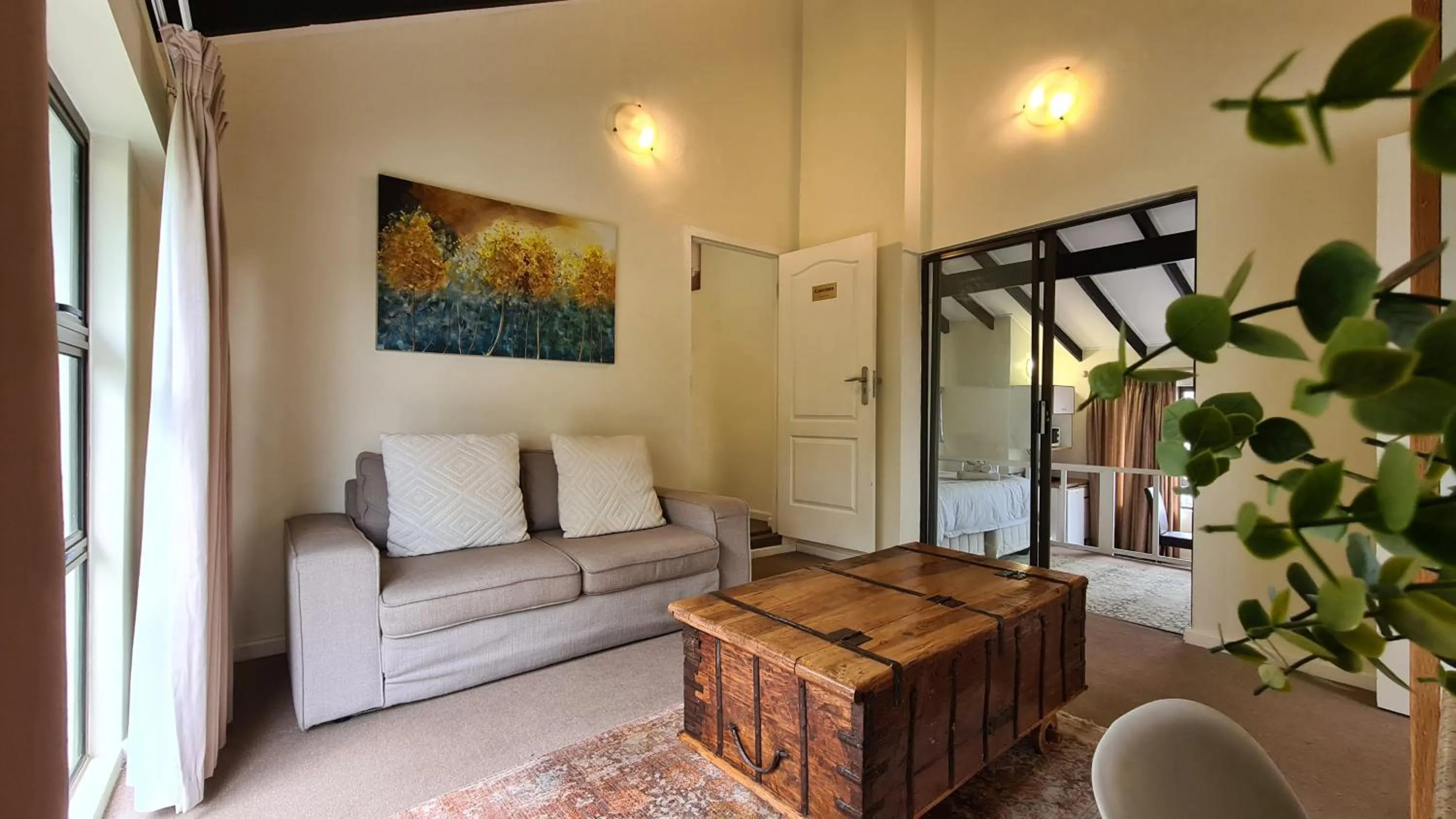 Deluxe Suite with Sea View in Hathaway Guest House