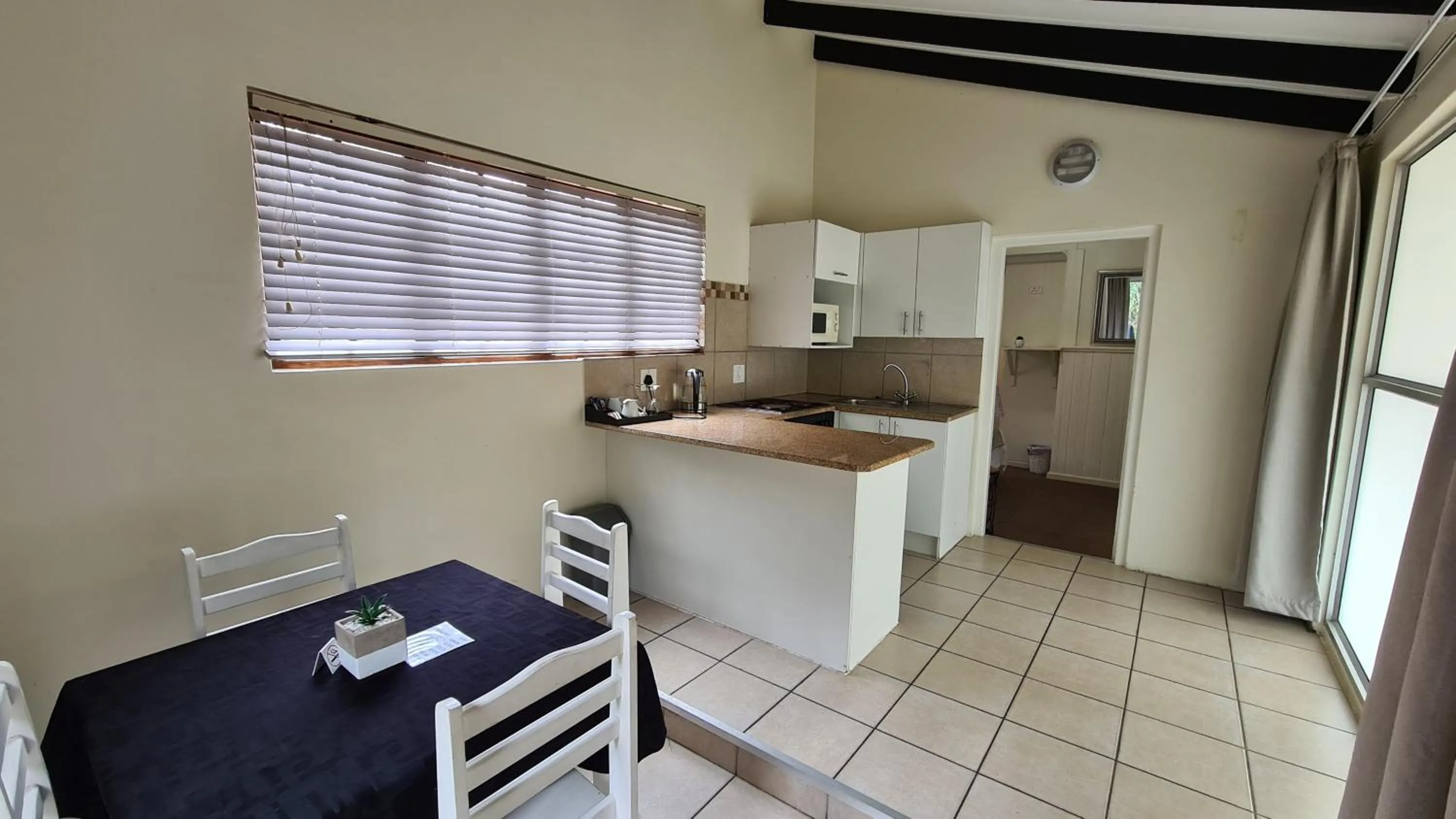 Kitchen or kitchenette in Hathaway Guest House