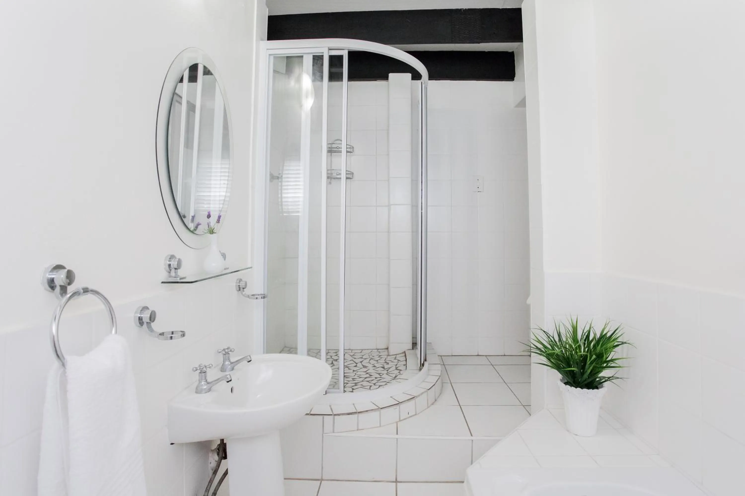 Bathroom in Hathaway Guest House
