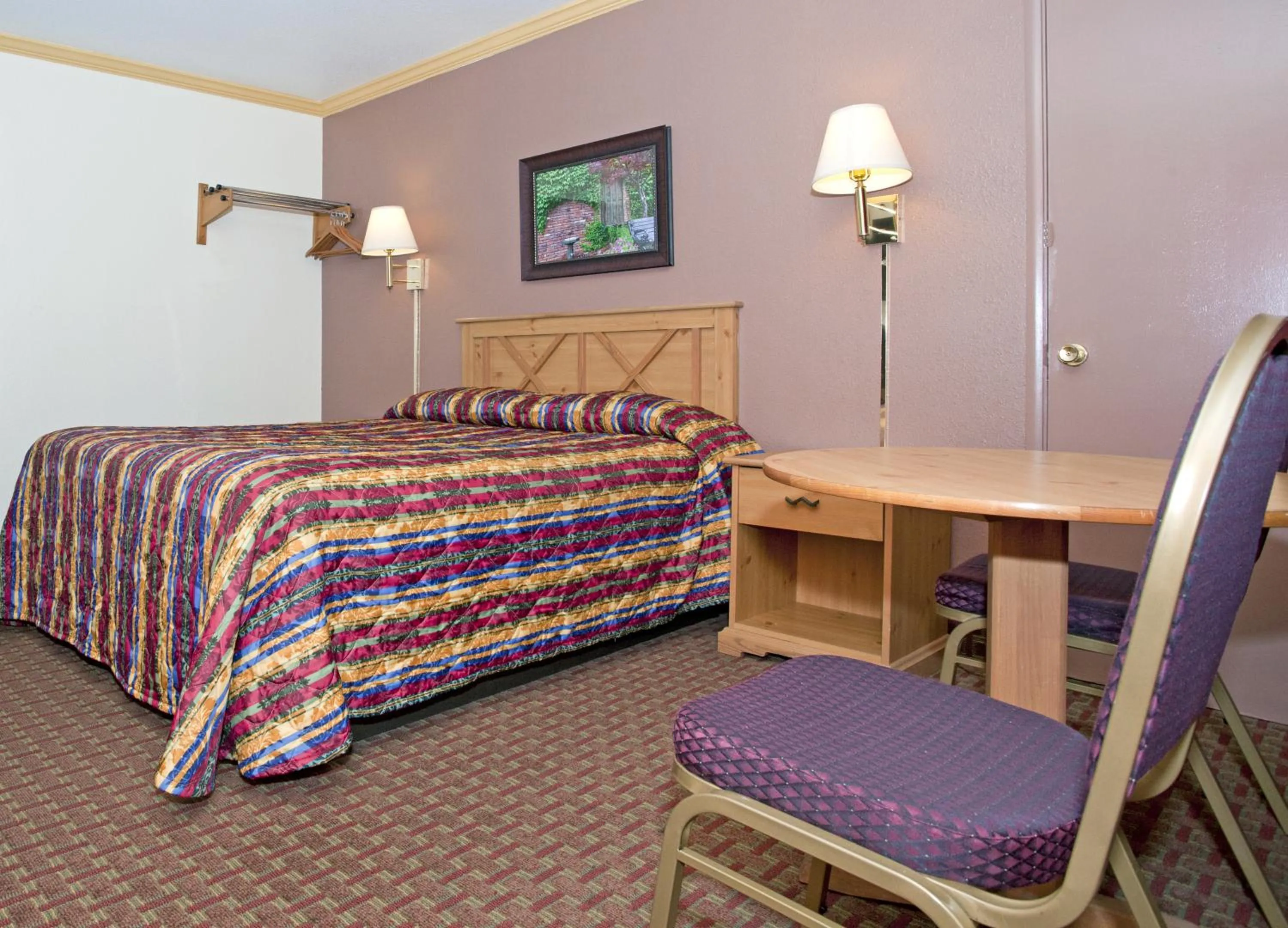 Bedroom, Bed in National 9 Inn - Placerville