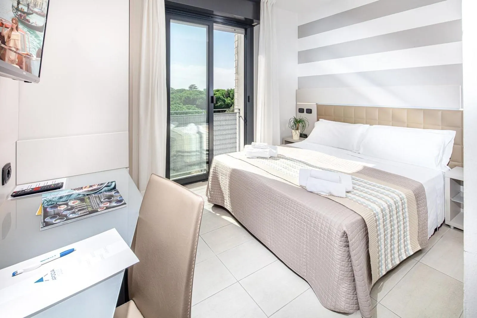 Photo of the whole room, Bed in Hotel Helvetia