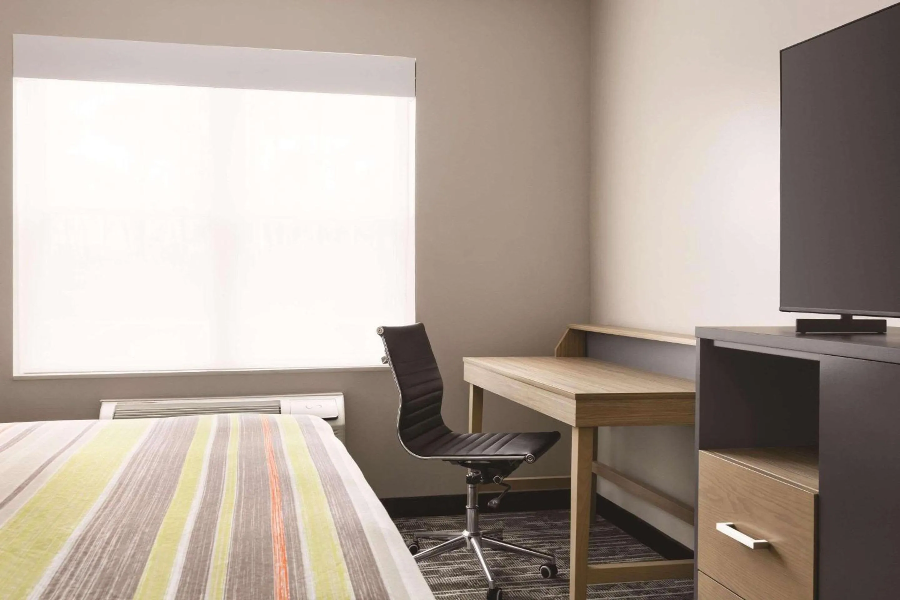 Bedroom, Bed in Country Inn & Suites by Radisson, Panama City, FL