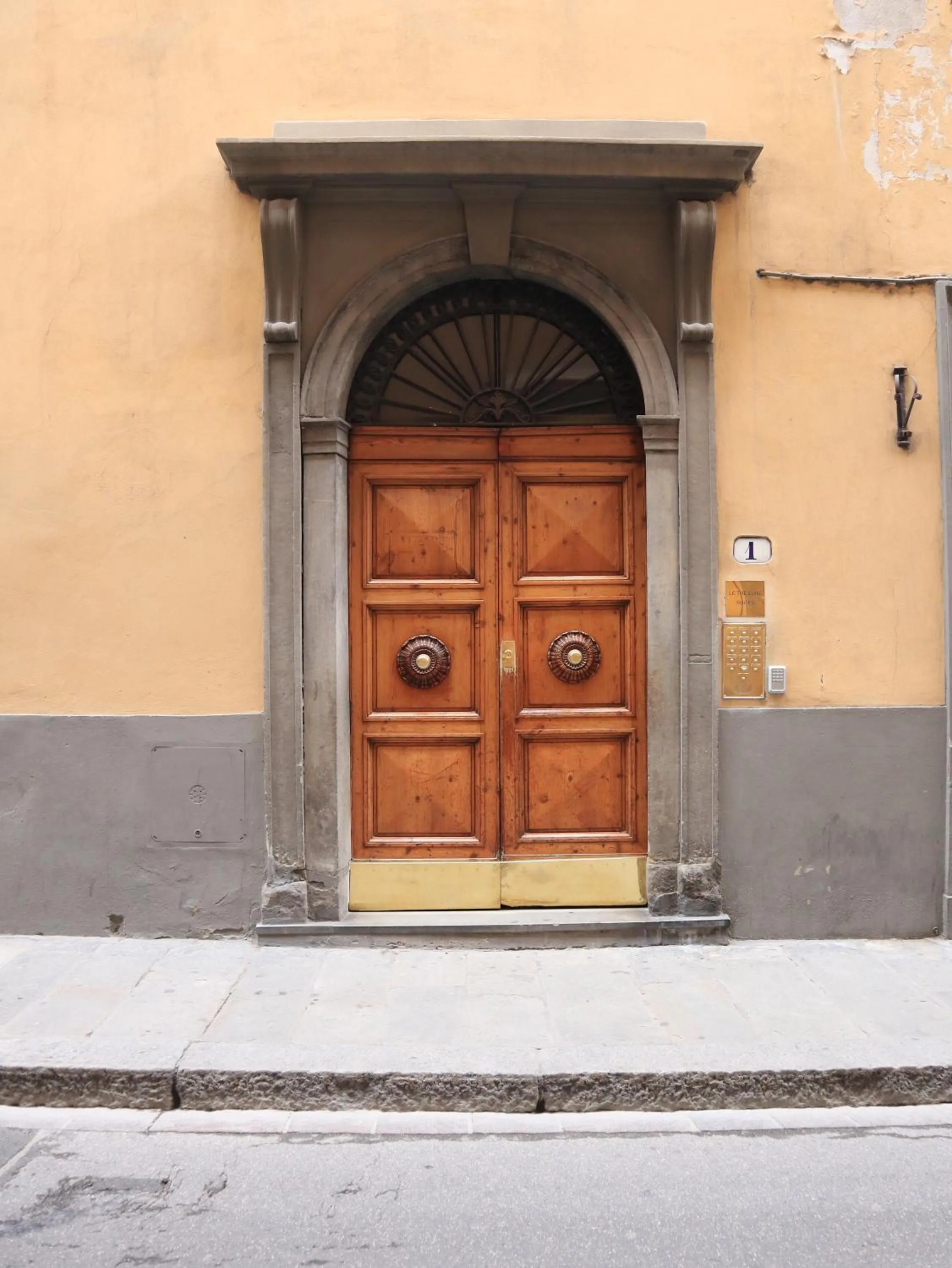 Facade/entrance in Le Tre Lune Suites